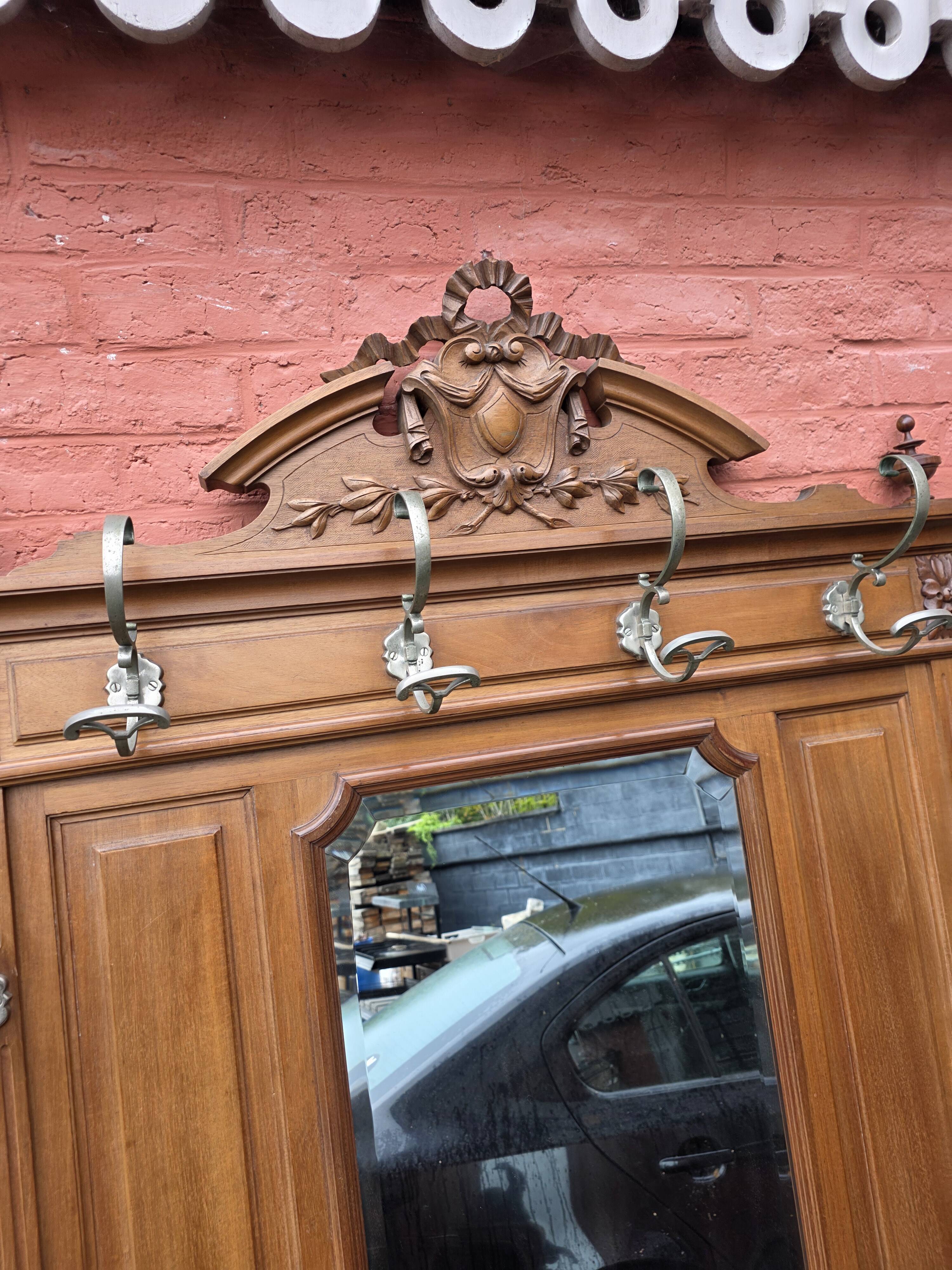 Vestiaire porte manteau en noyer fin XIXe