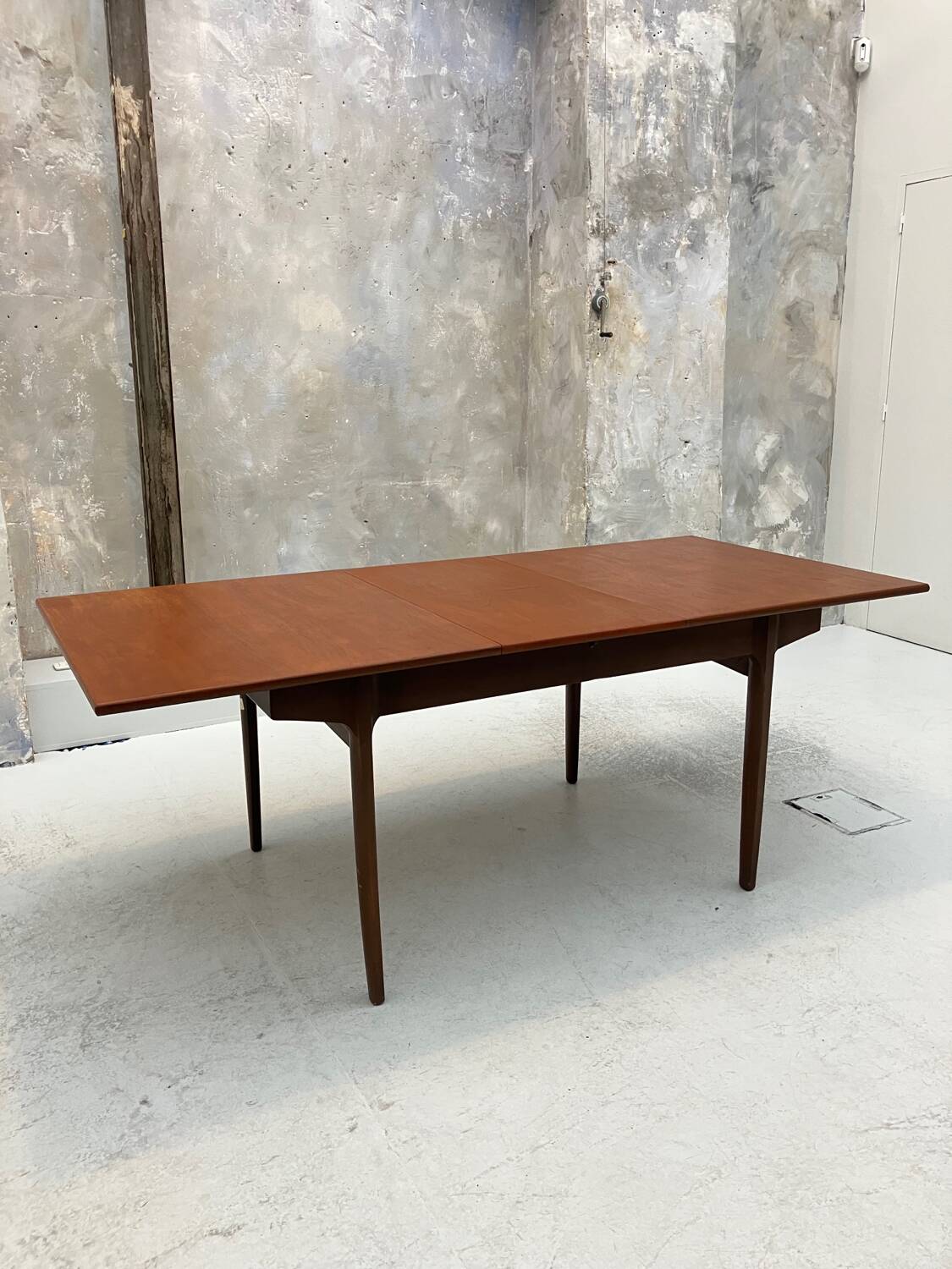 Table scandinave extensible vintage en teck