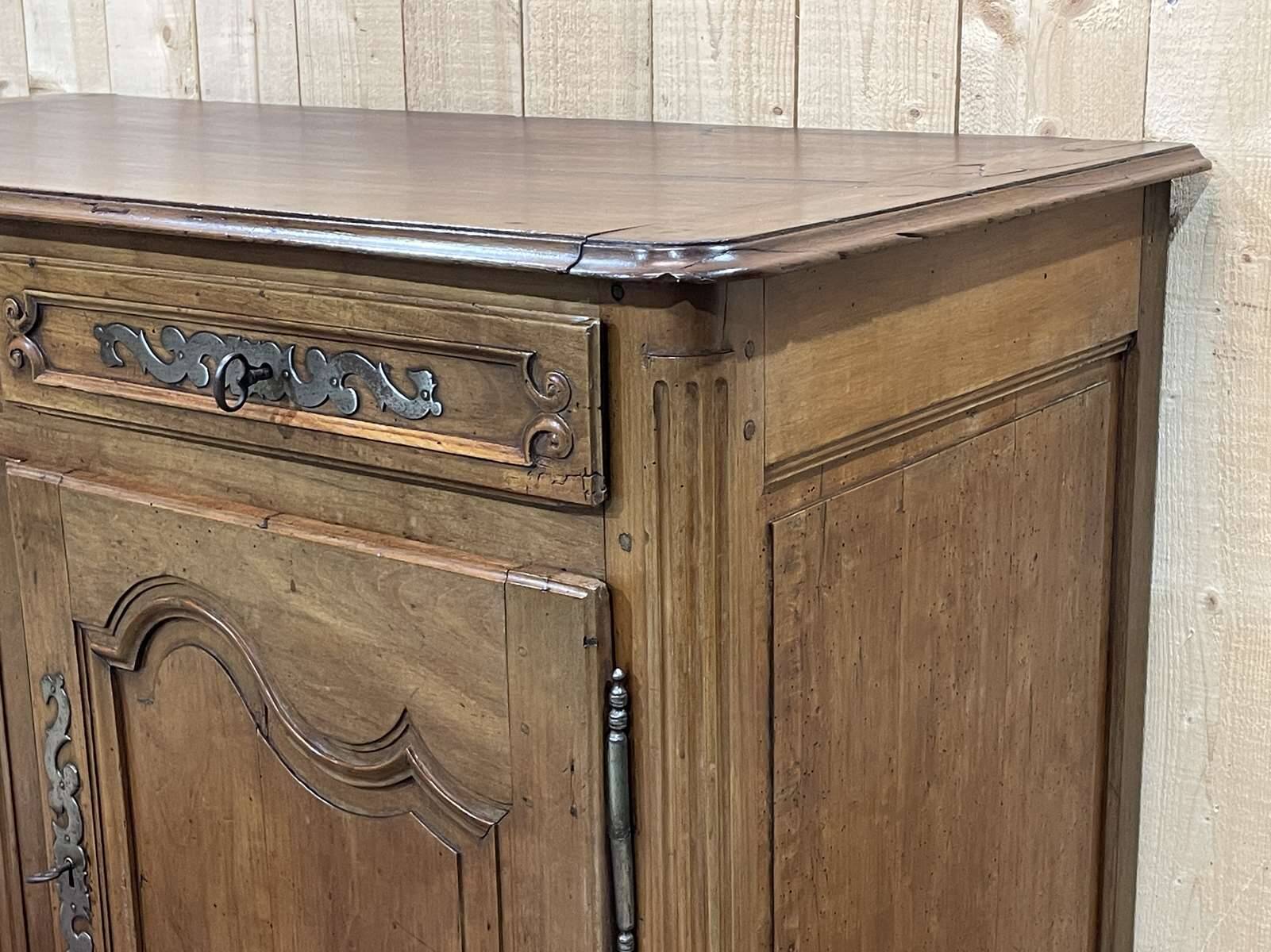 Vendéen Louis XV buffet from the early 19th century in cherry and oak