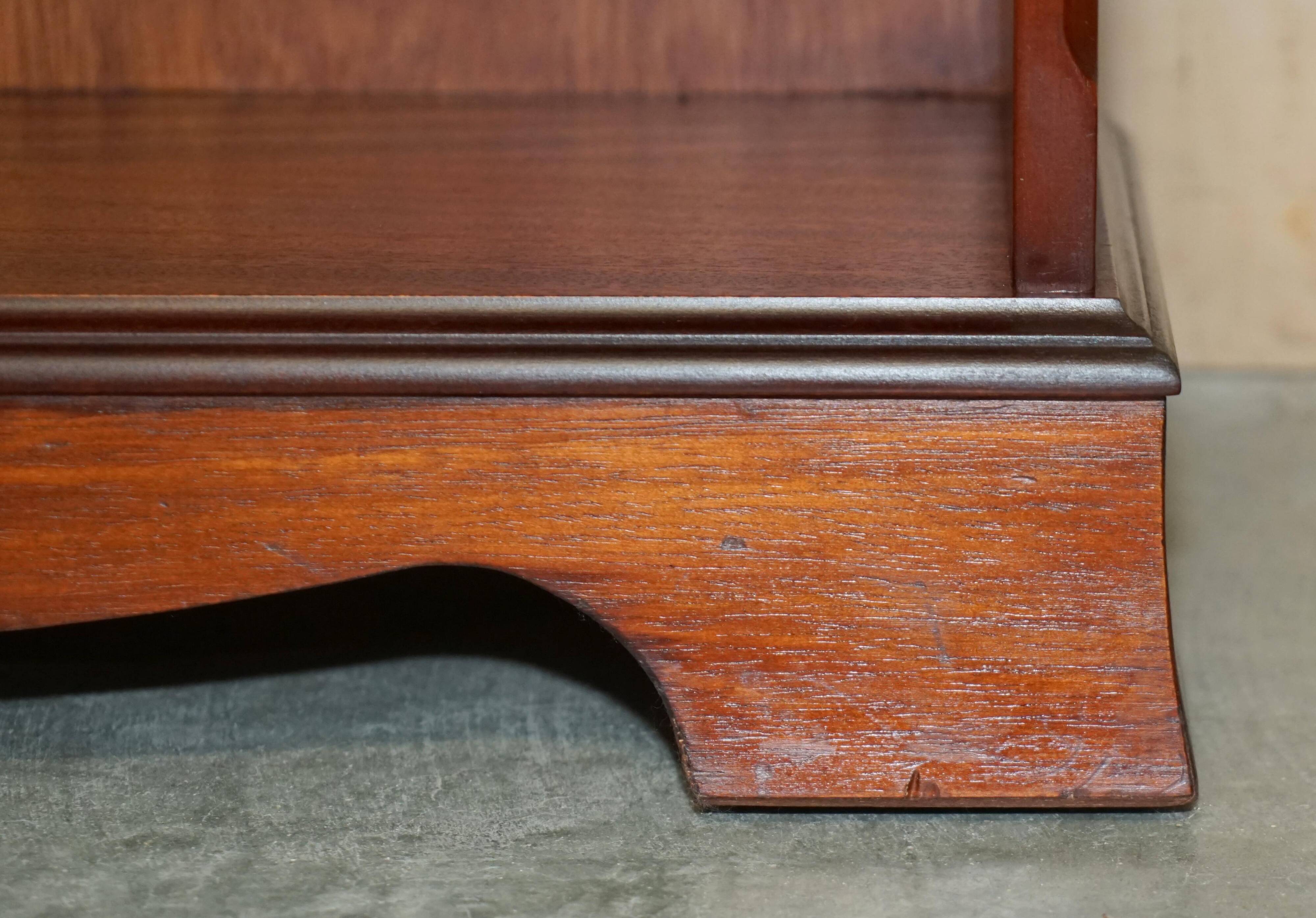 Bibliothèque ouverte naine vintage en bois dur avec deux tiroirs