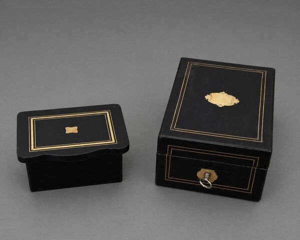 Deux coffrets en bois noirci à décor de marqueterie Boulle – XIXe siècle
