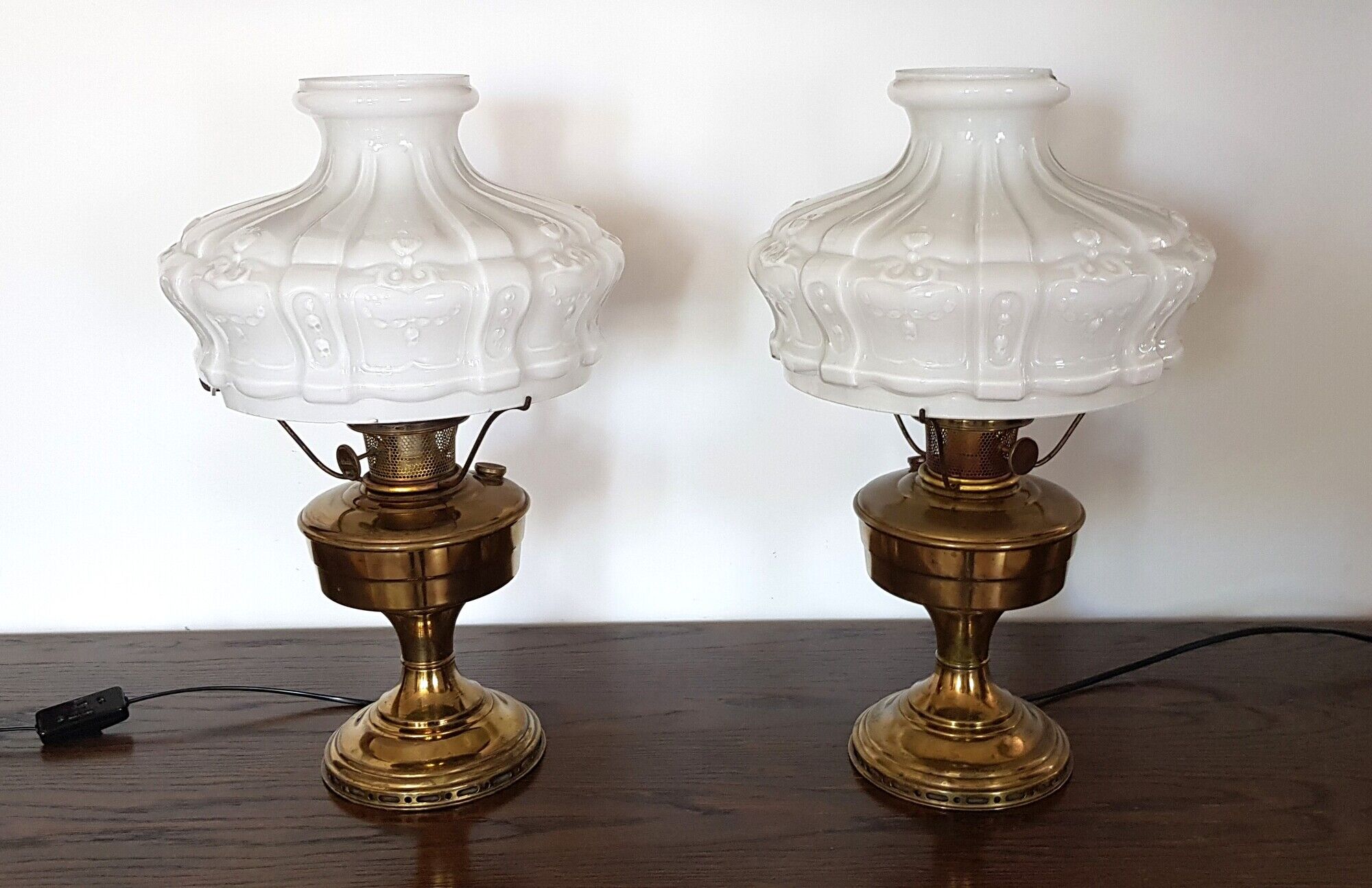 Pair of Aladdin Model 11 table lamps in satin brass, UK, 1922