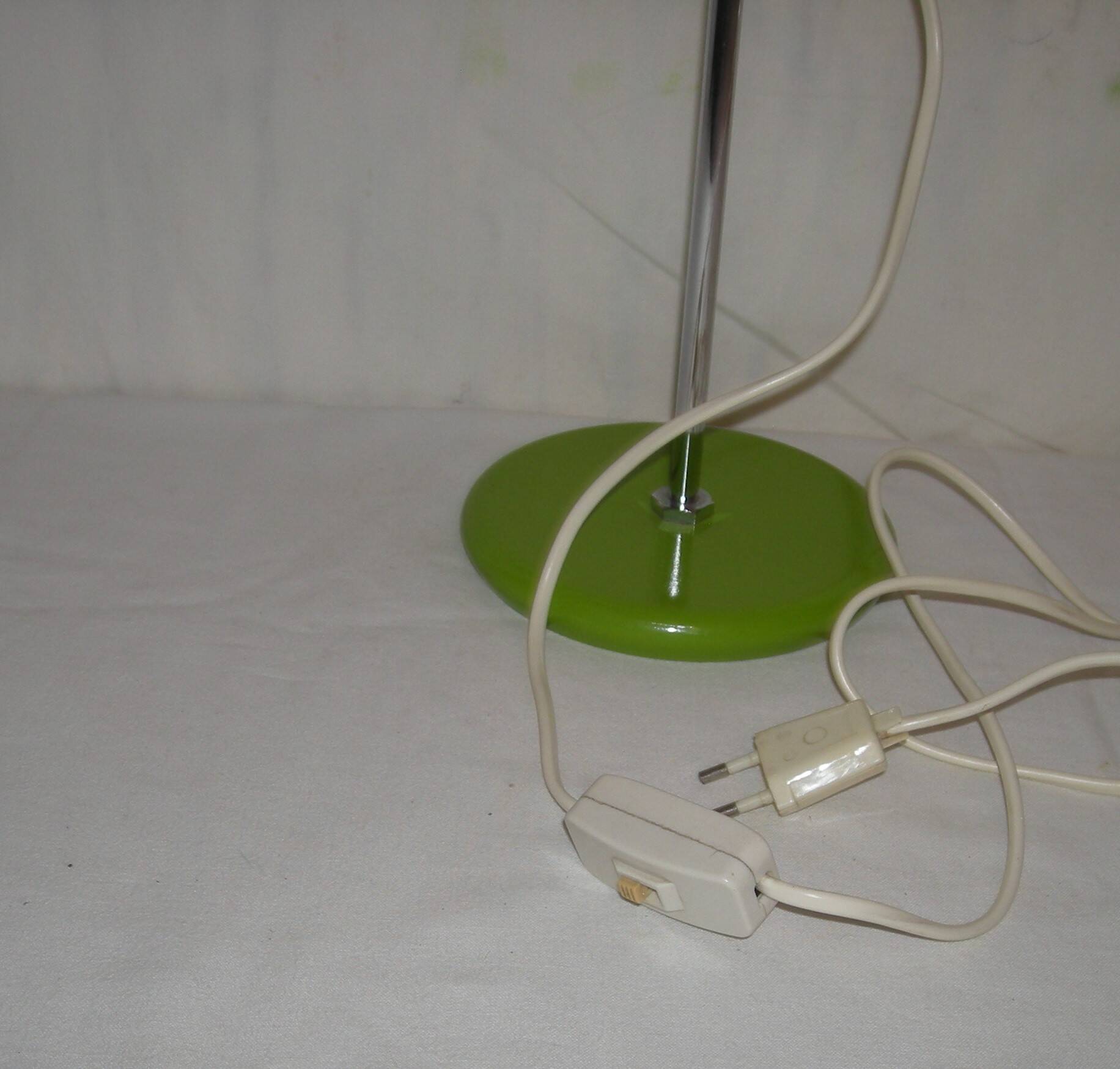 Green desk lamp with an arm from the 1970s.