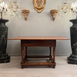 Beautiful walnut table of period XVlllth