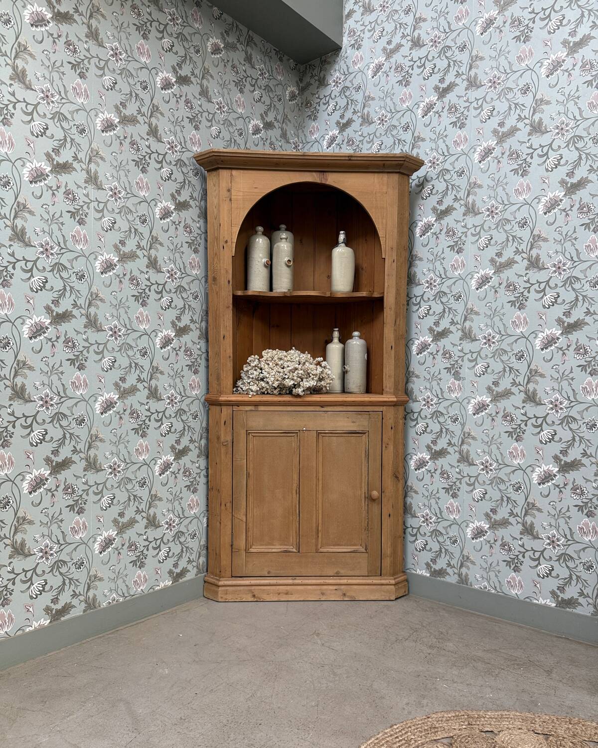 Vintage corner cupboard (renovated)