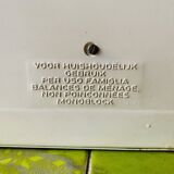 Stube - vintage household scale in white painted metal - force 10