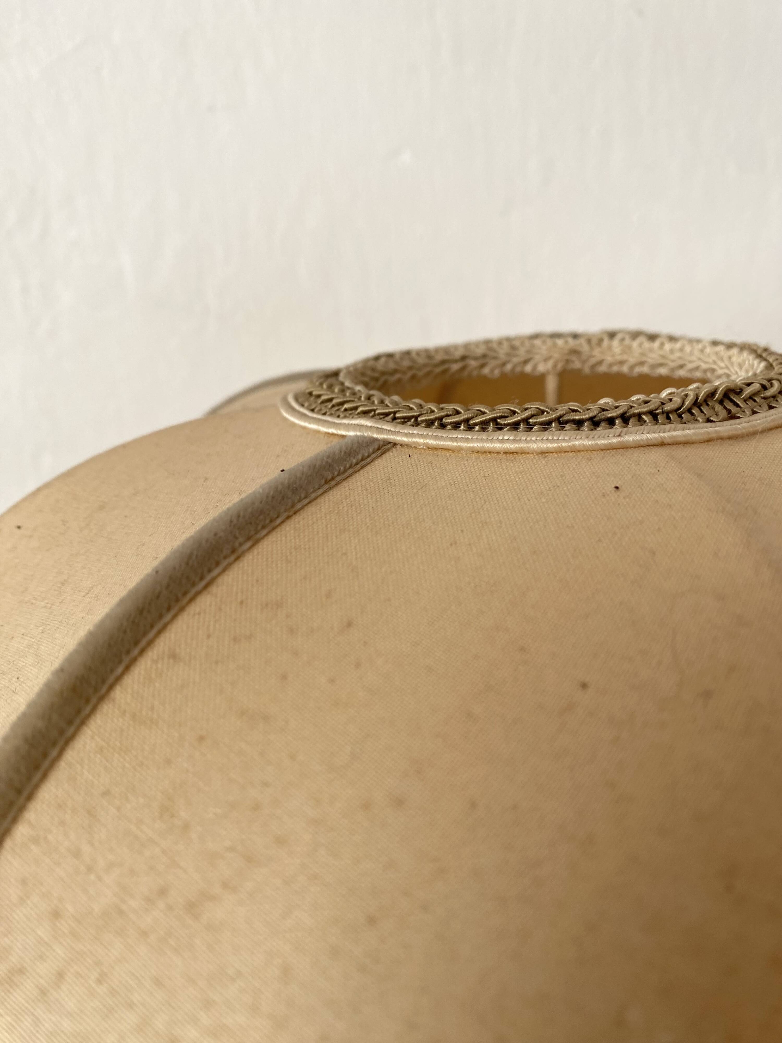 Lampe rétro bois tourné et perles 41 cm