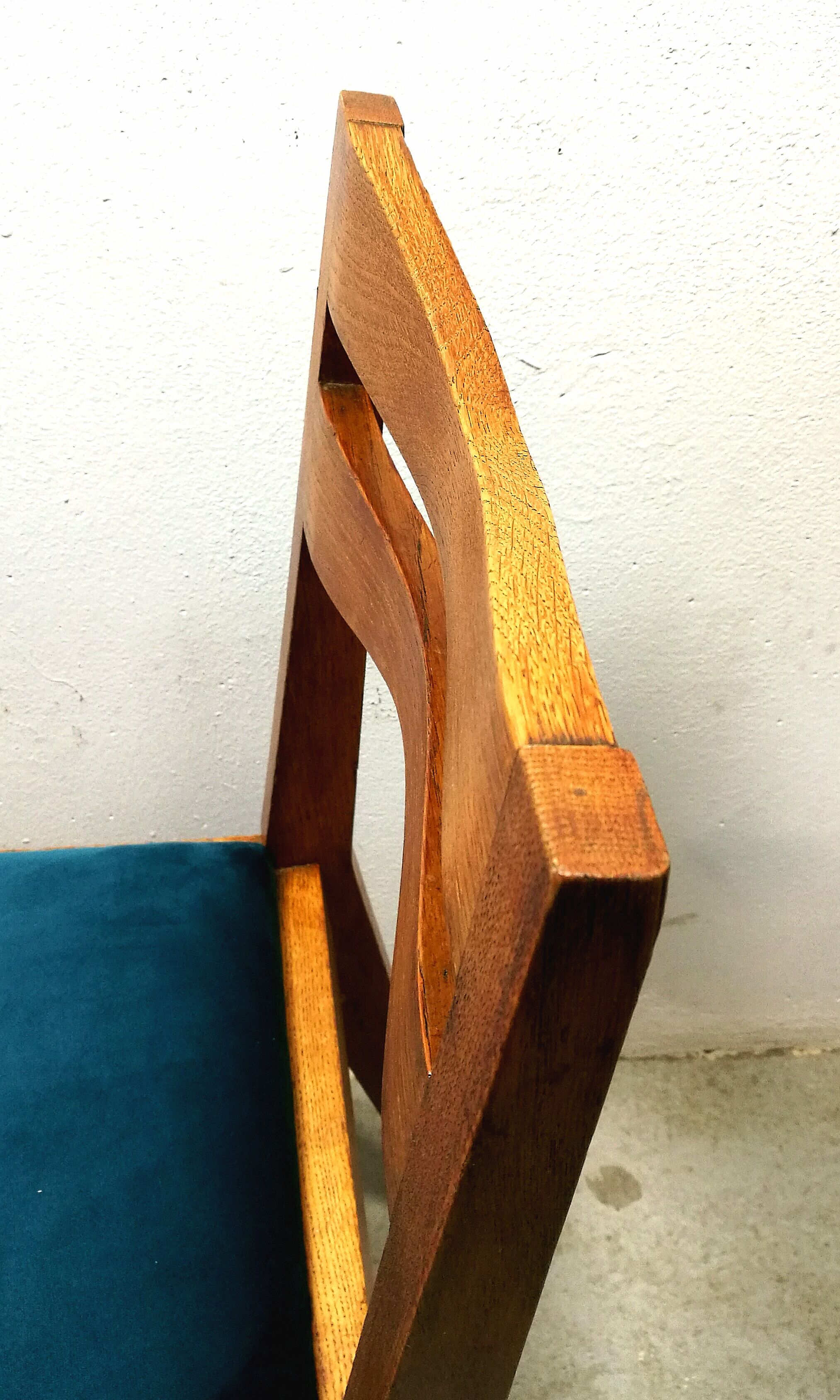Suite de 6 chaises années 40-50 chêne et velour bleu