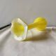 Vase vintage en verre soufflé jaune