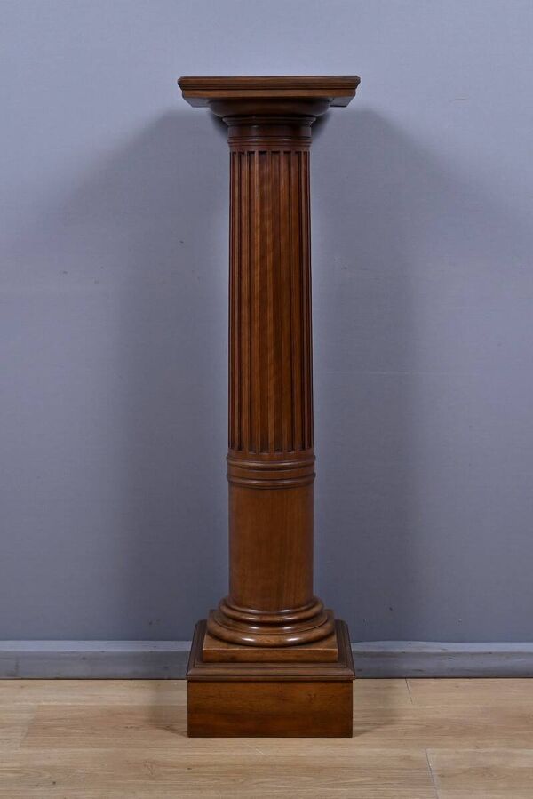 Colonne en noyer massif, style Louis XVI – fin XIXe