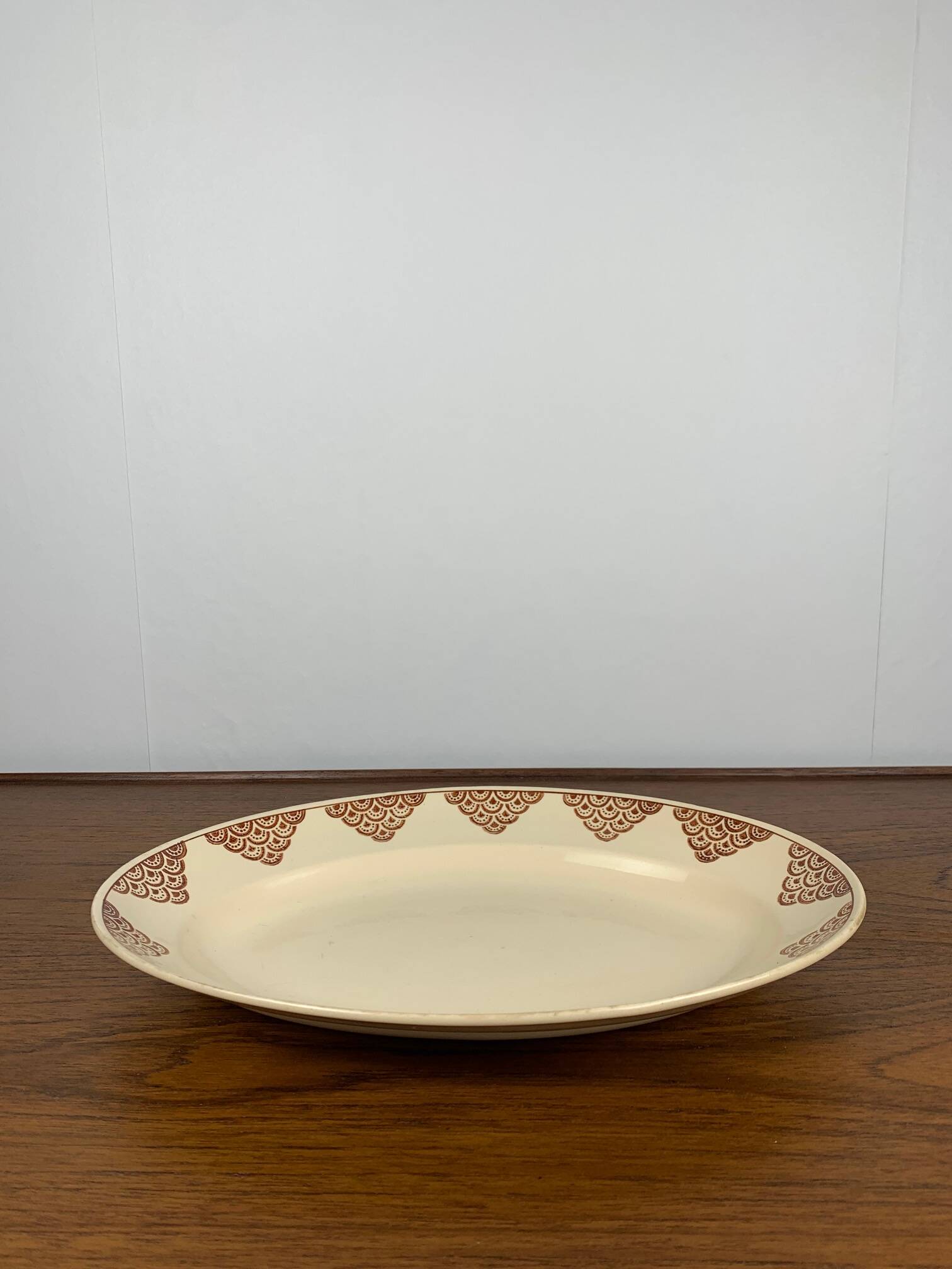 Oval dish "amandinoise", St Amand, geometric pattern, 20th century