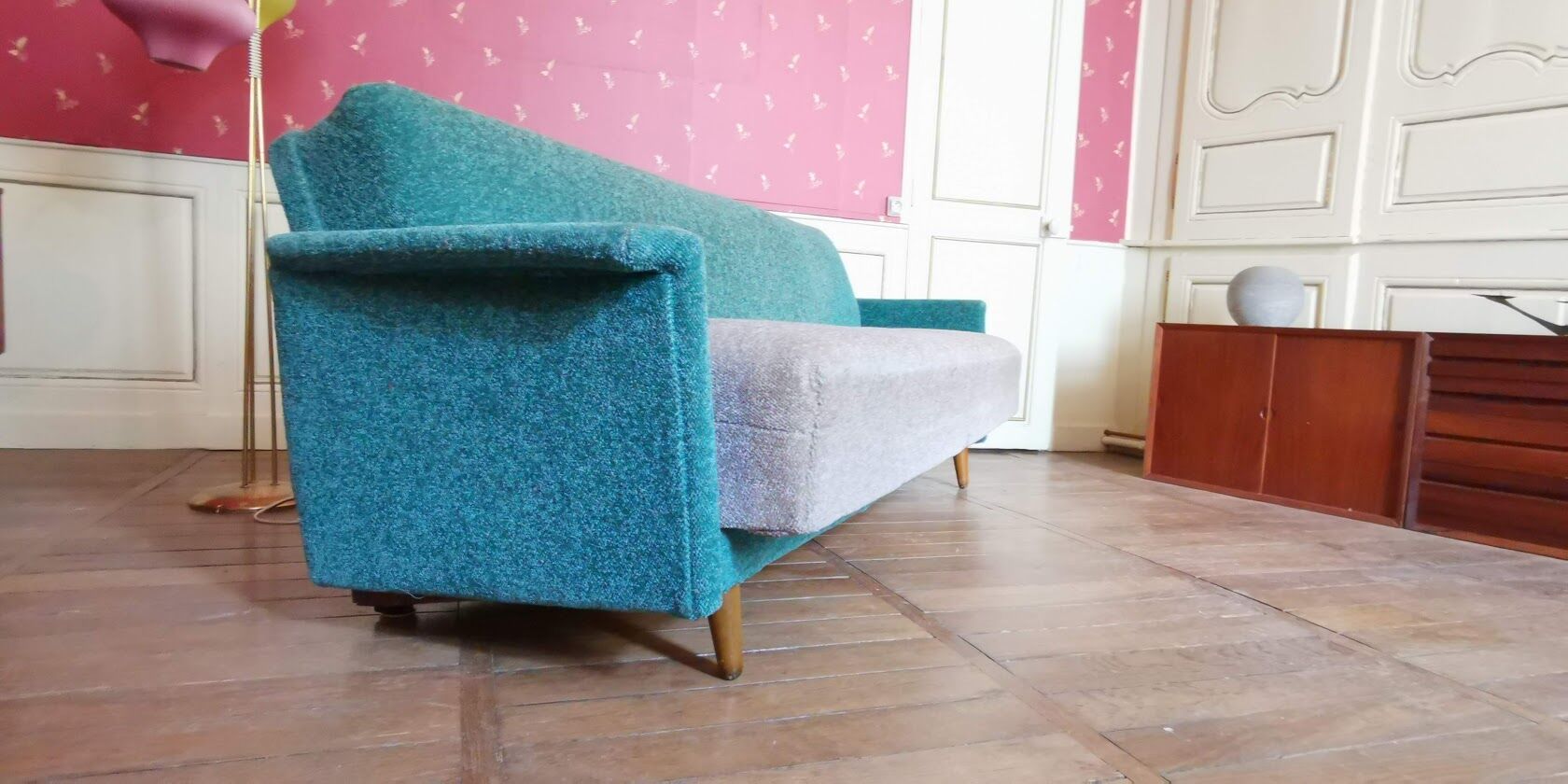 Daybed convertible sofa from the 50s and 60s teddy fabrics in two colors Turquoise and beige