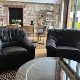 Pair of black leather armchairs from the 80s