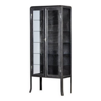 Armoire à pharmacie en fer poli, années 1930