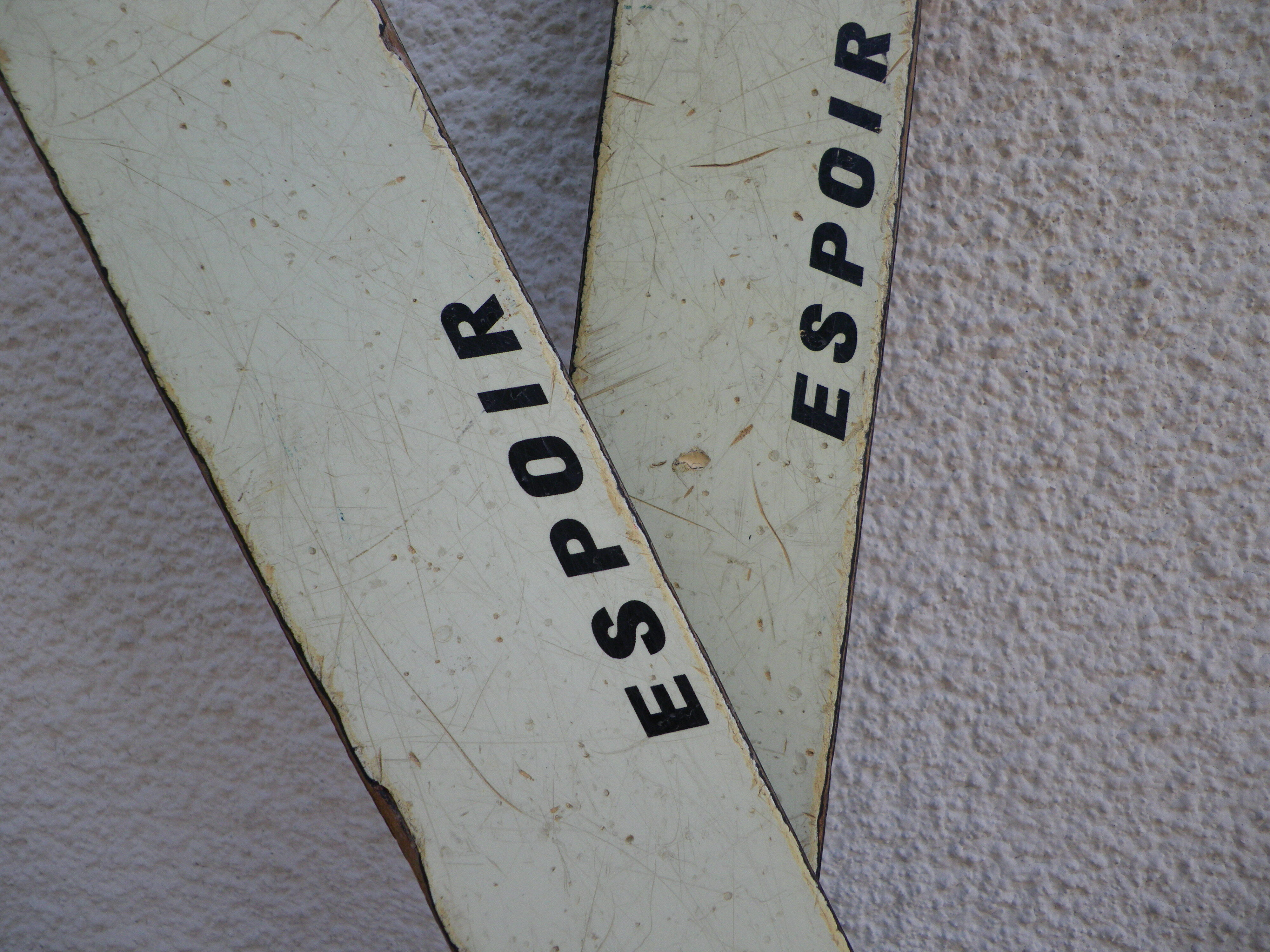 Vintage pair of wooden skis from the 1960s - Cabanon