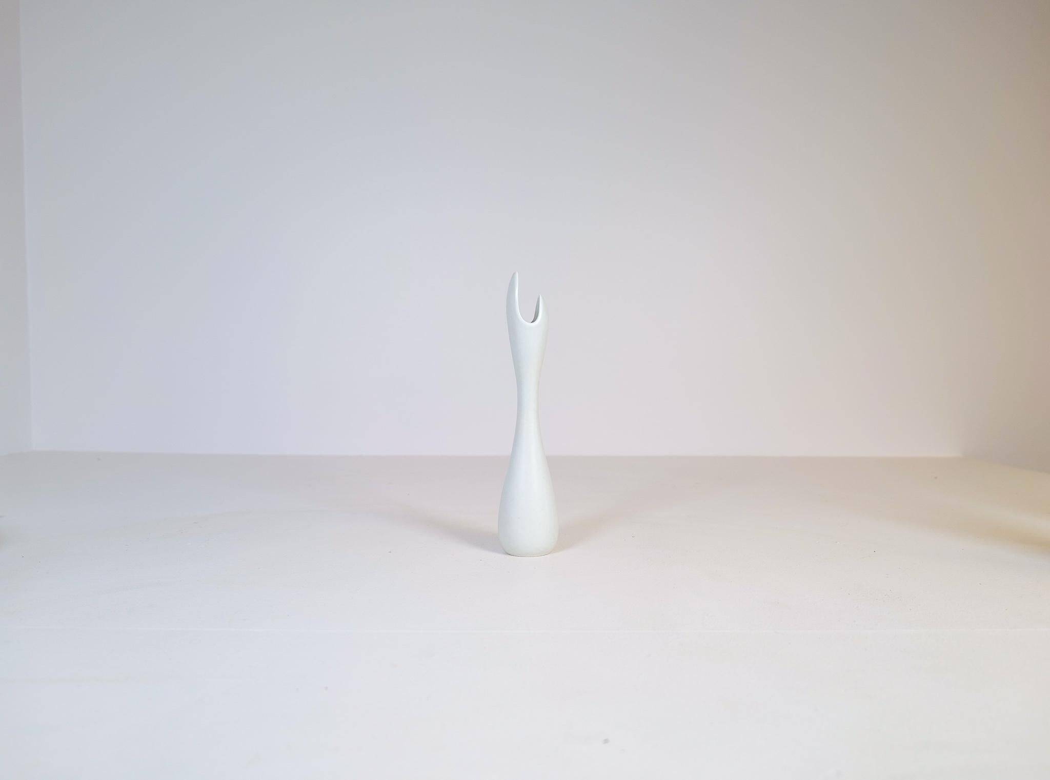 Mid-century modern ceramic vase "Caolina" Gunnar Nylund Rörstrand, Sweden