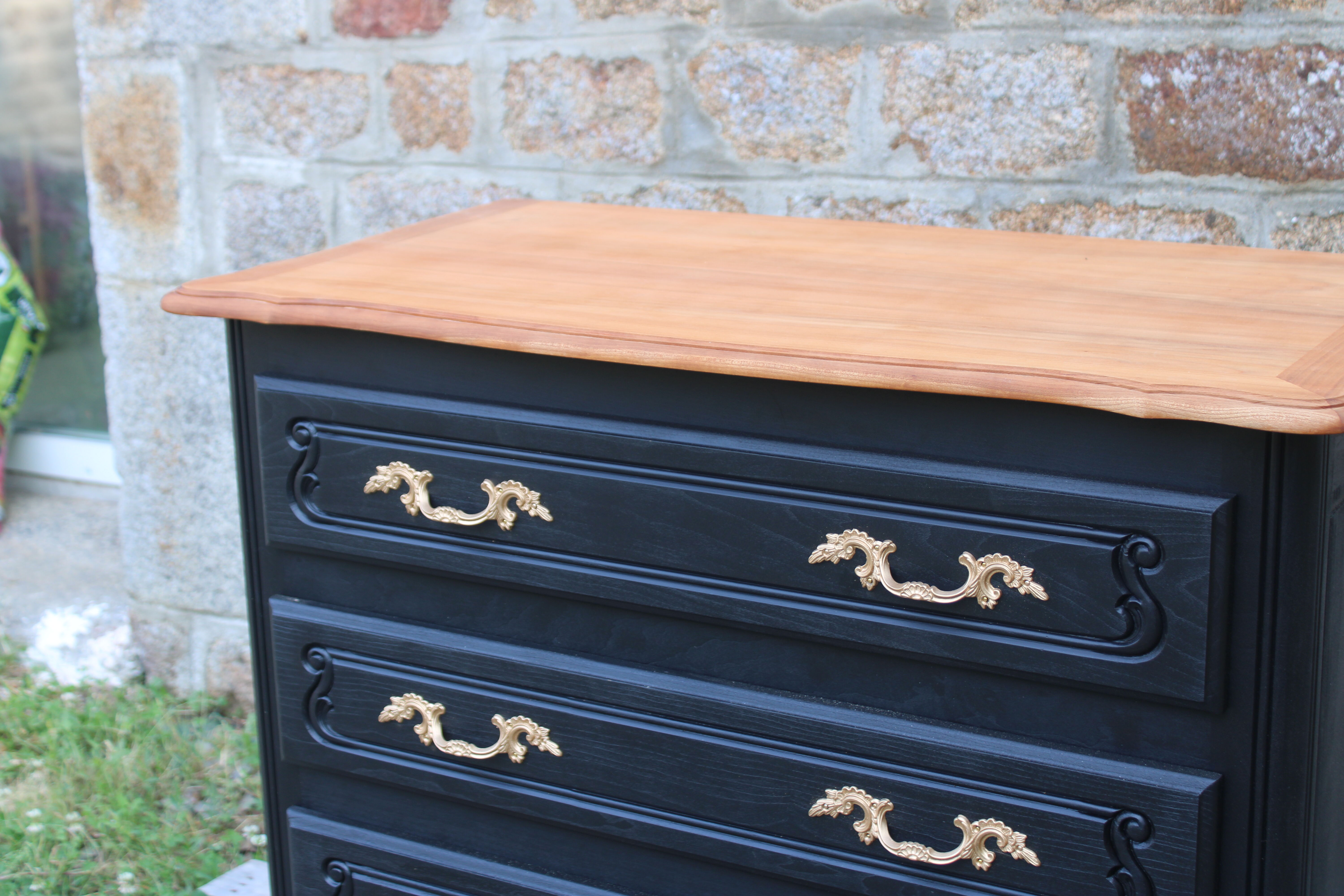 Louis XV style black commode with natural wood top – 3 drawers