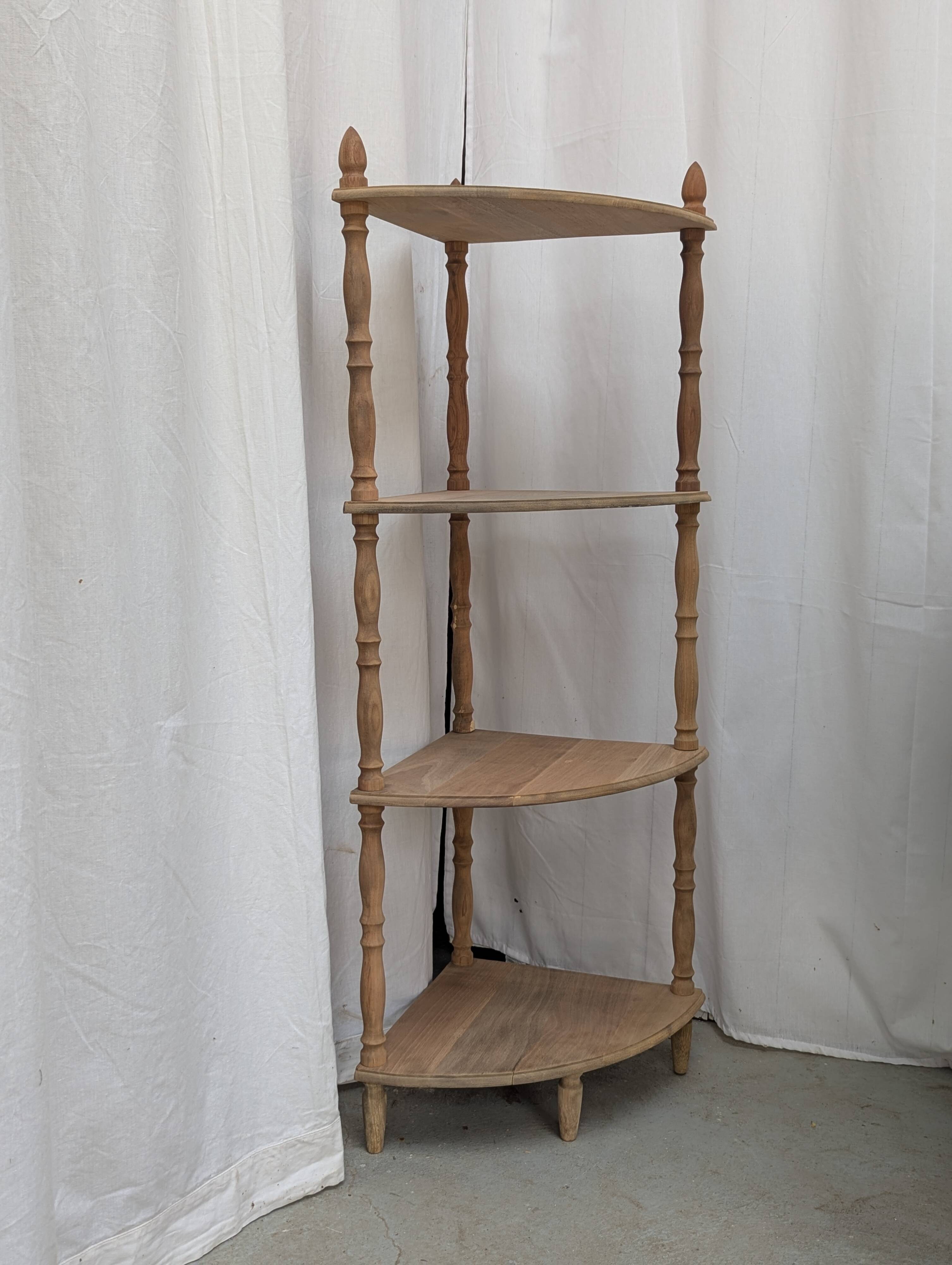 Étage d'angle en bois - Quart de cercle