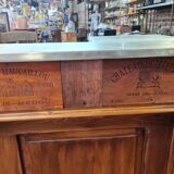 Coffee counter with zinc tray