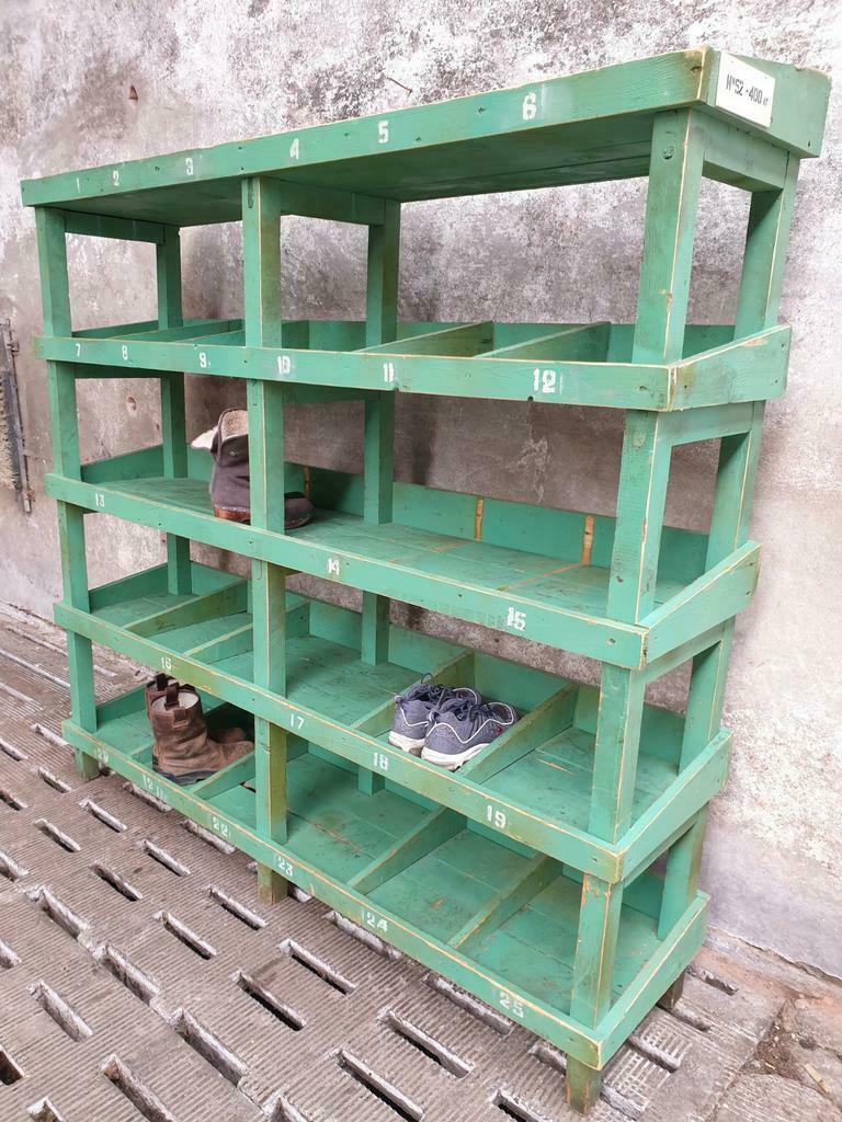 Bibliothèque verte en bois