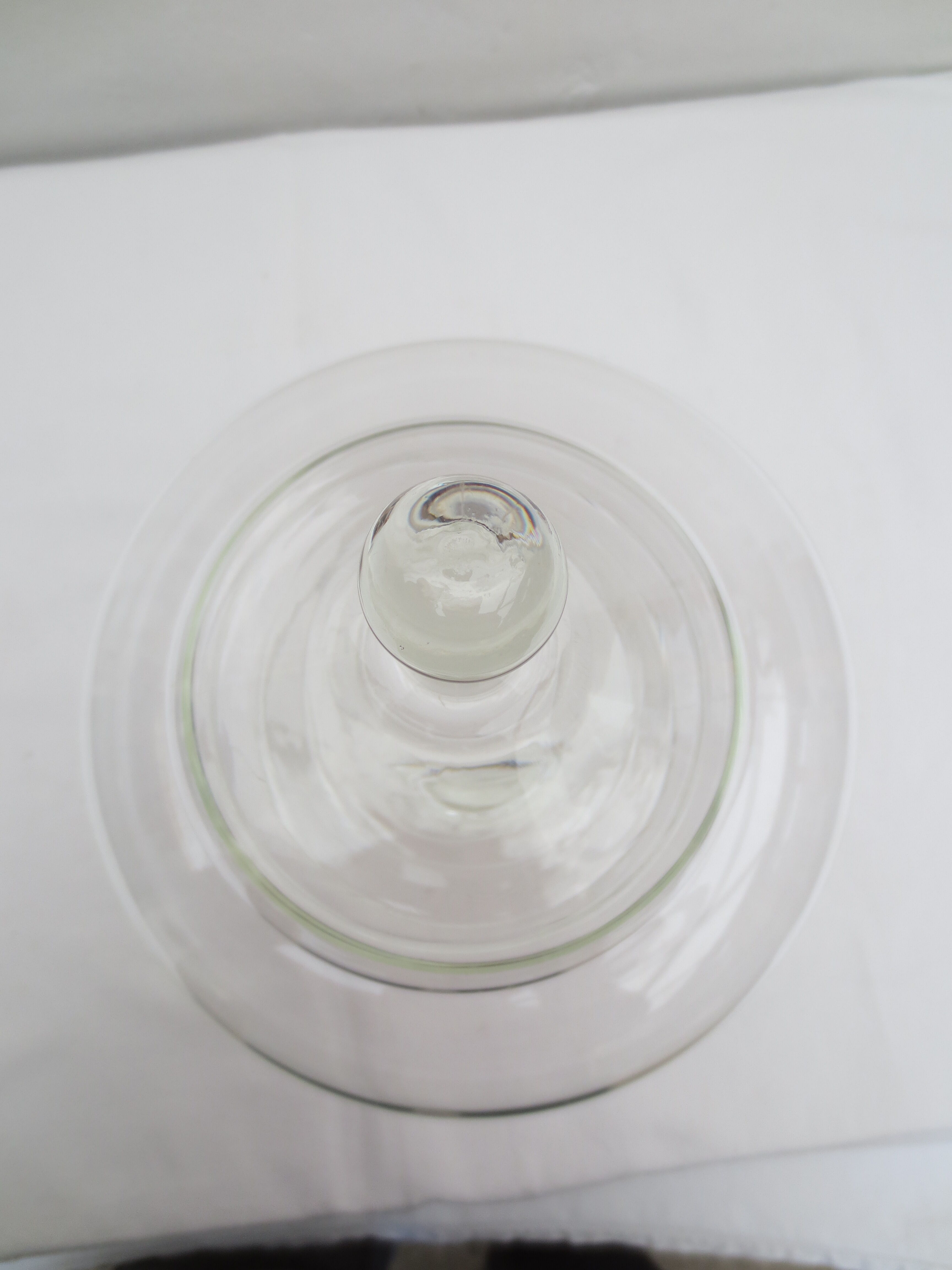 adorable standing candy maker with transparent glass lid