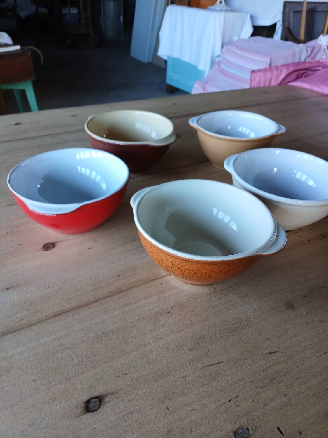 5 old Émile Henry bowls