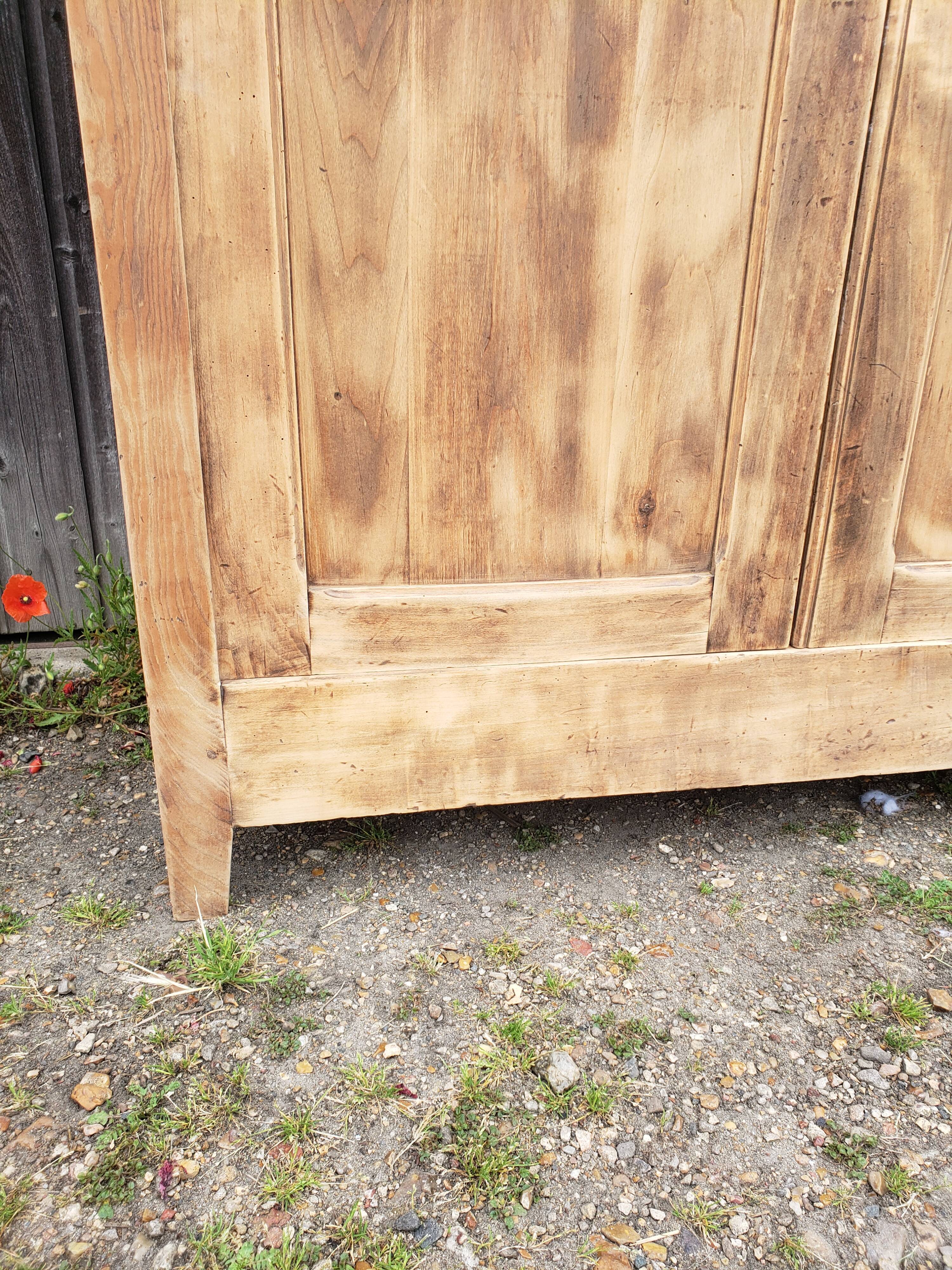 Parisian wardrobe wood in the rough "skirts"