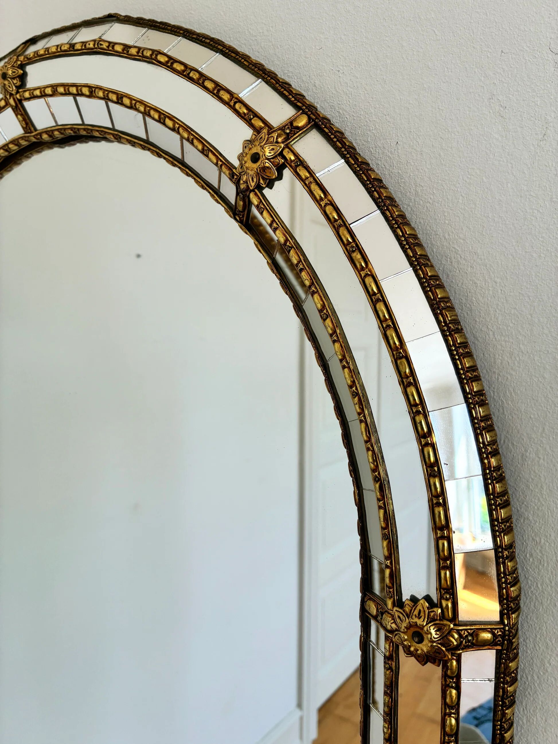 Large vintage Spanish Venetian-style wall mirror, brass, 1980s Hollywood Regency