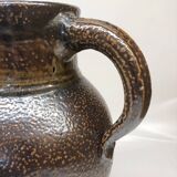 Grand vase pichet en grès brun avec anse