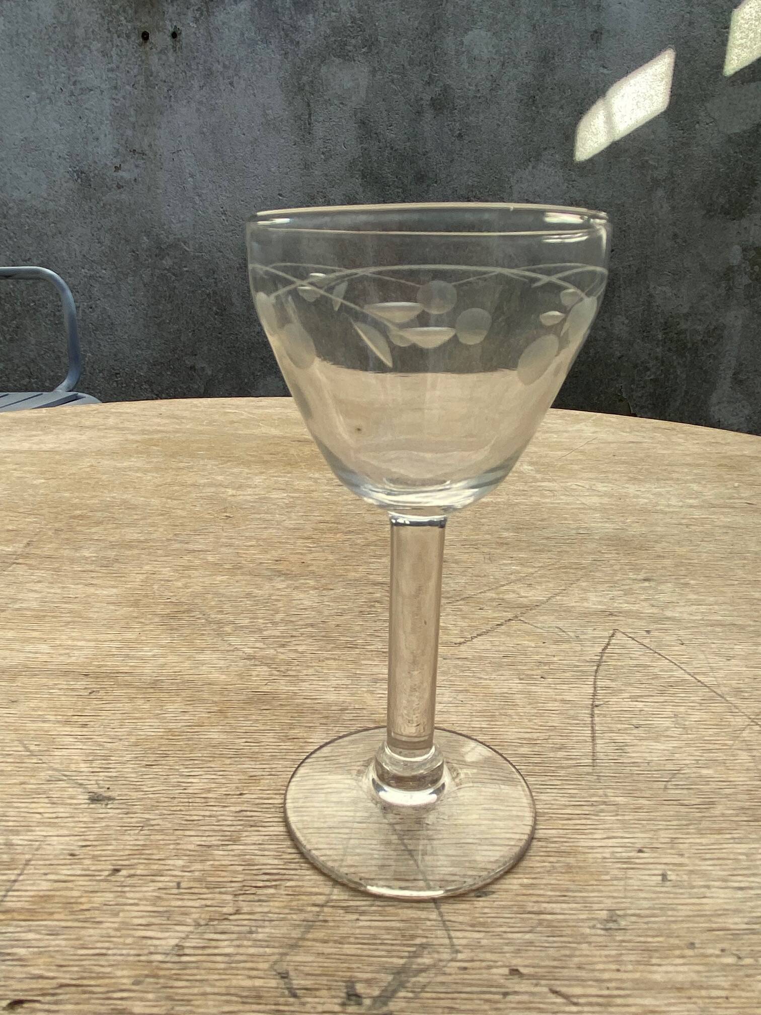 Set of 6 port wine glasses with engraved cherry decor from the 50s/60s