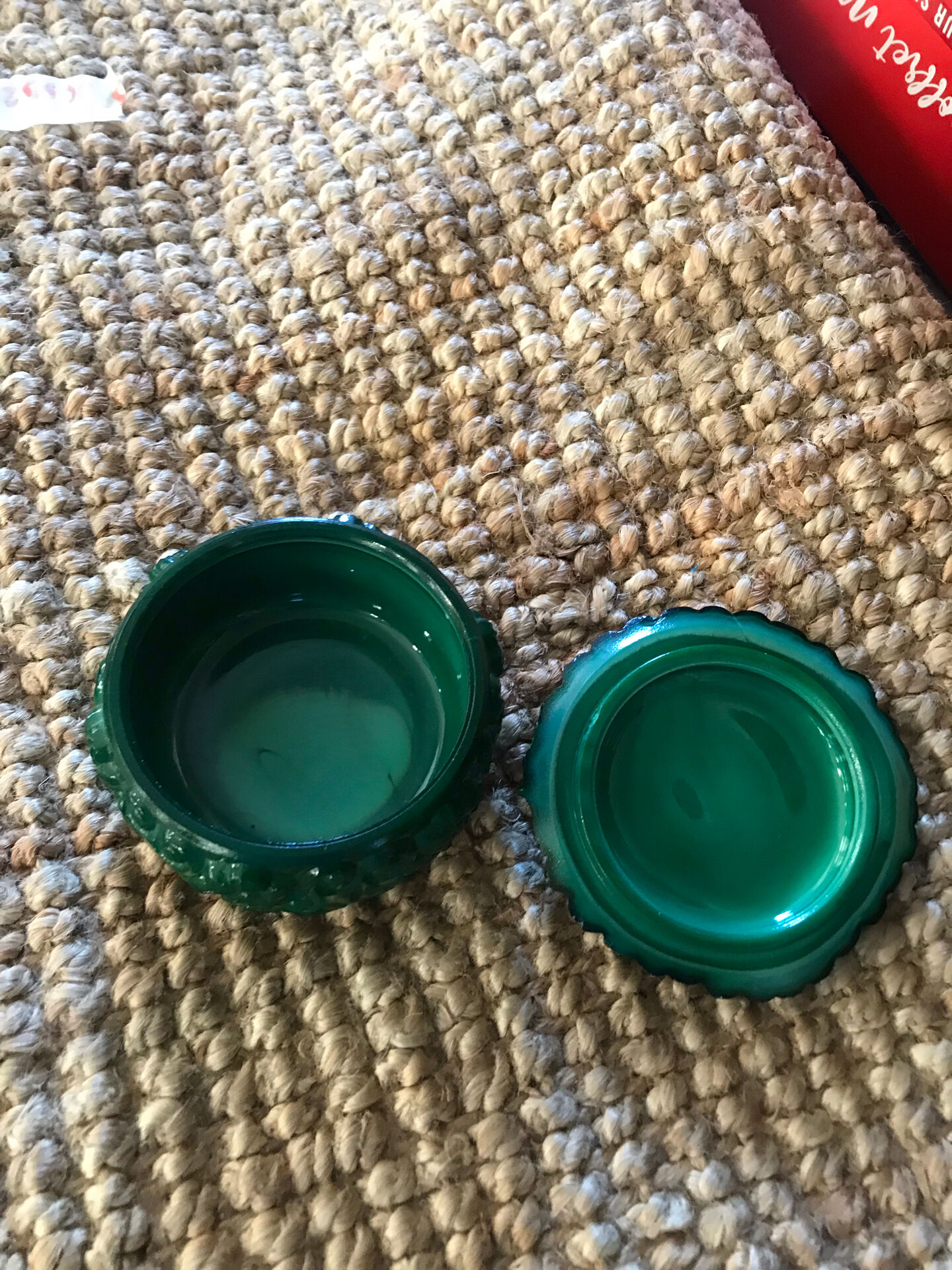 Art Deco bonbonnière in green malachite