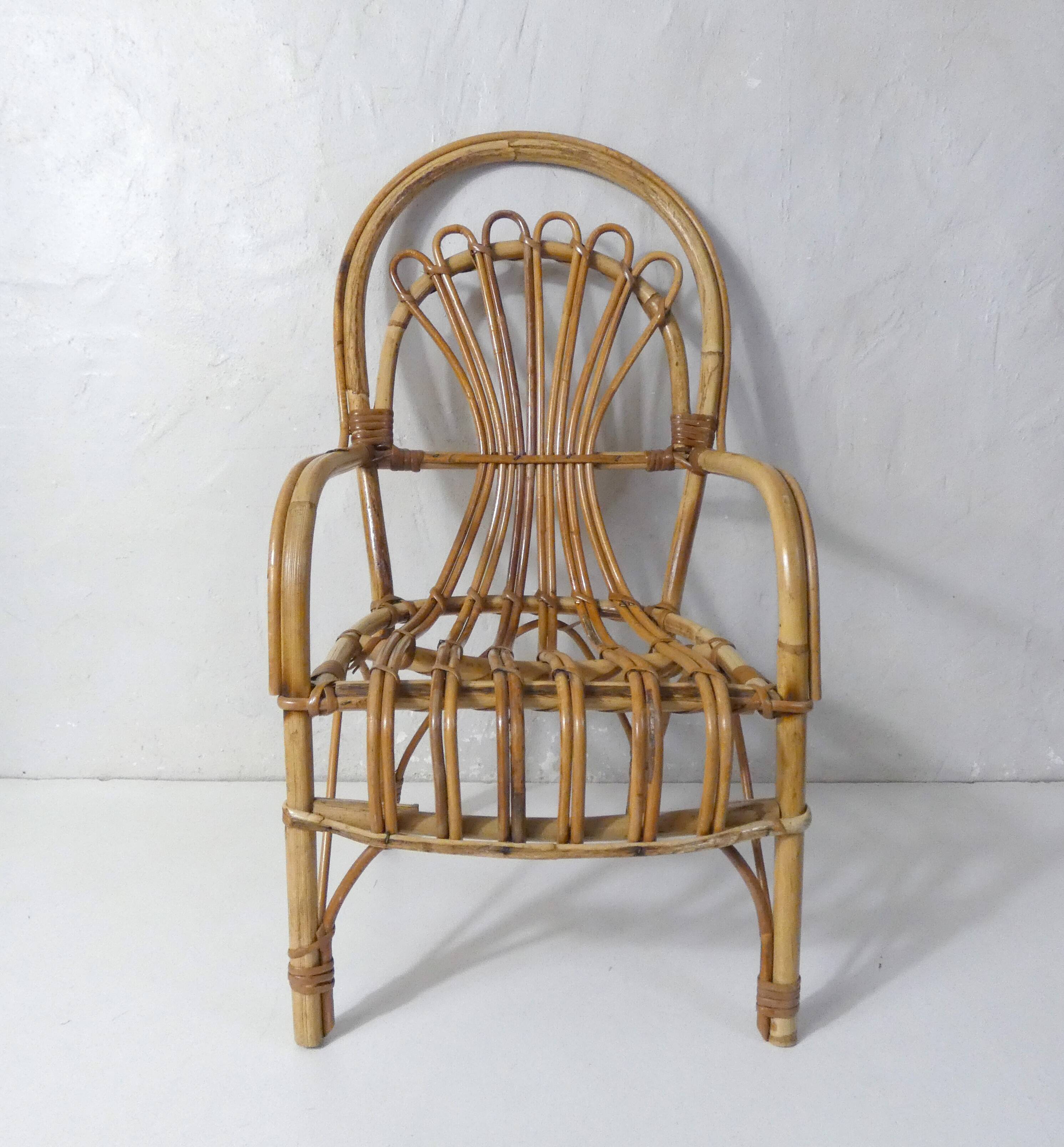 Fauteuil en rotin vintage format enfant