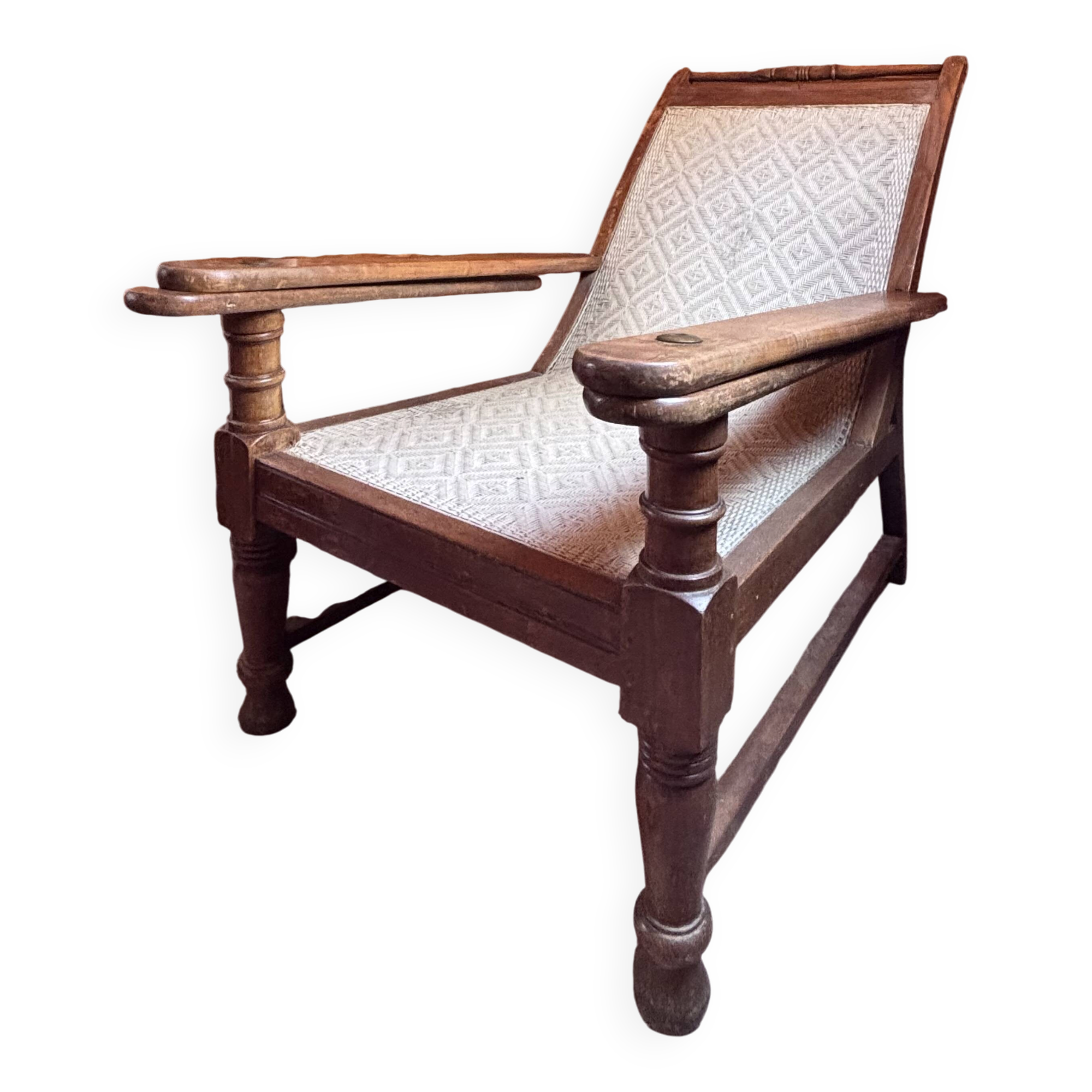 Vintage armchair in solid wood and geometric weaving – lodge spirit