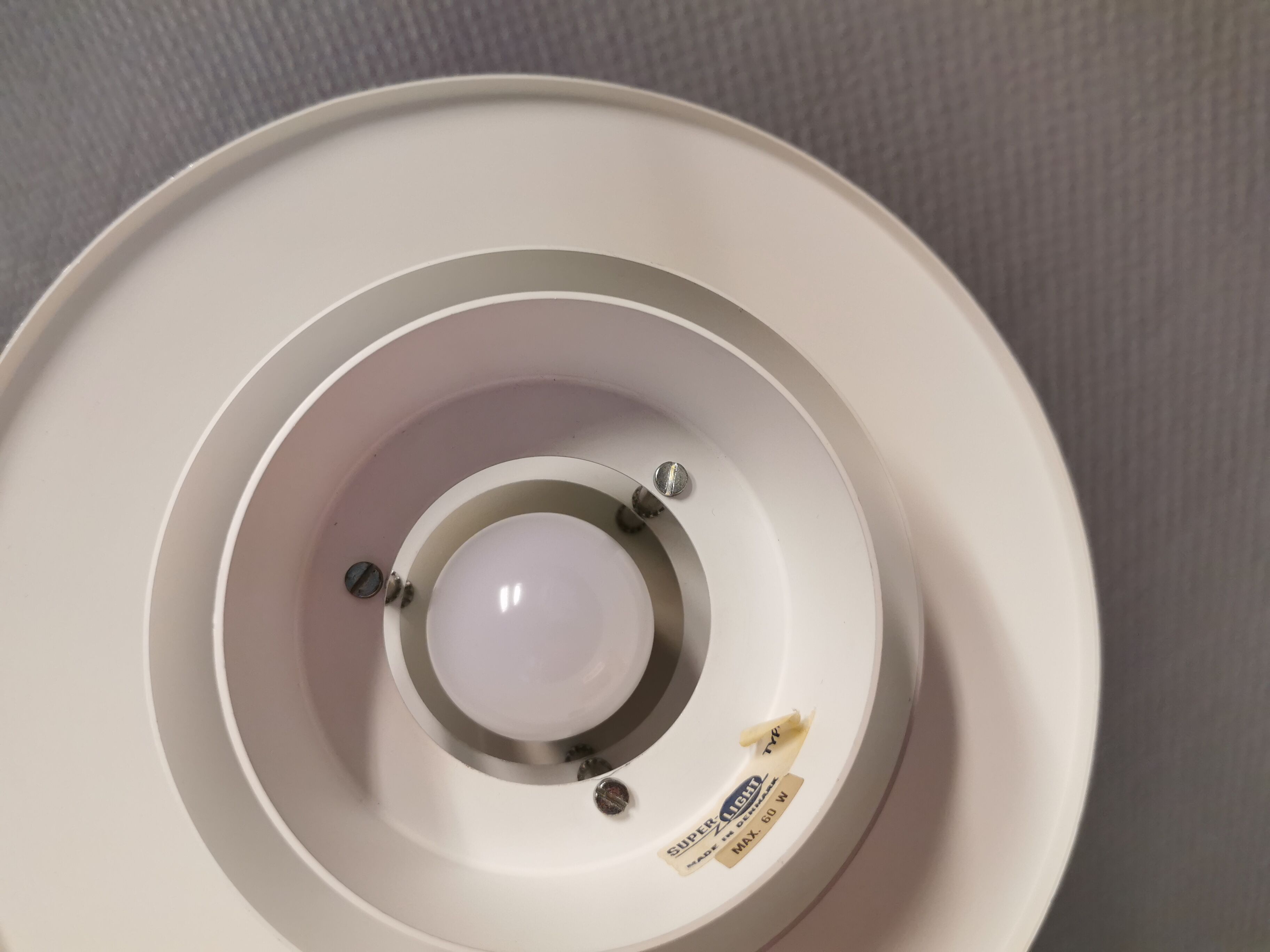Small hanging lamp in a beautiful white color, produced by Super-Light Denmark.