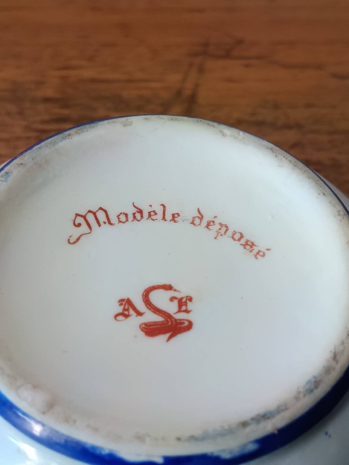 Pot à fard ou sucrier en porcelaine de Couleuvre, décor Rouen - 1930