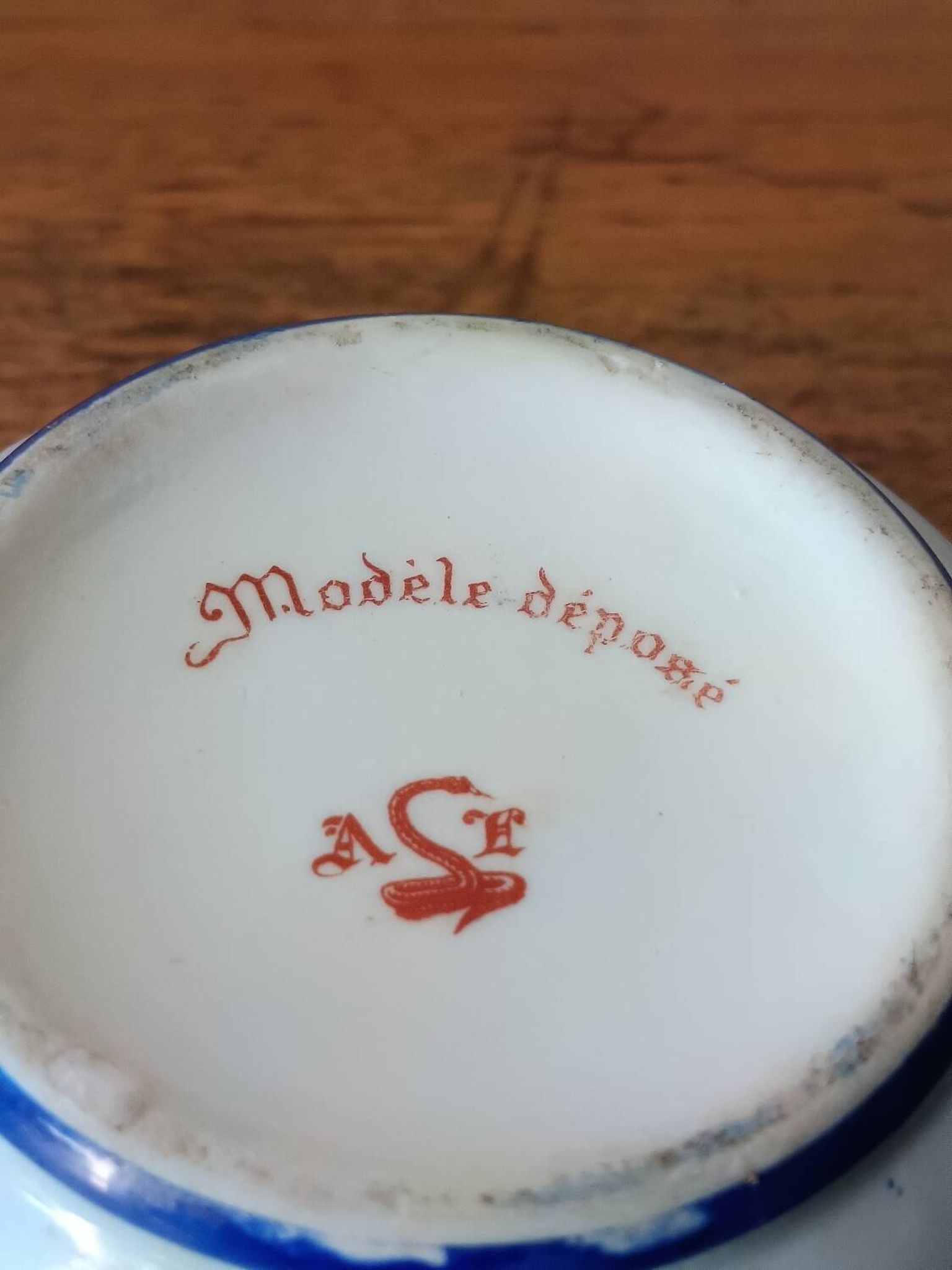 Powder pot or sugar bowl in Couleuvre porcelain, Rouen decoration - 1930