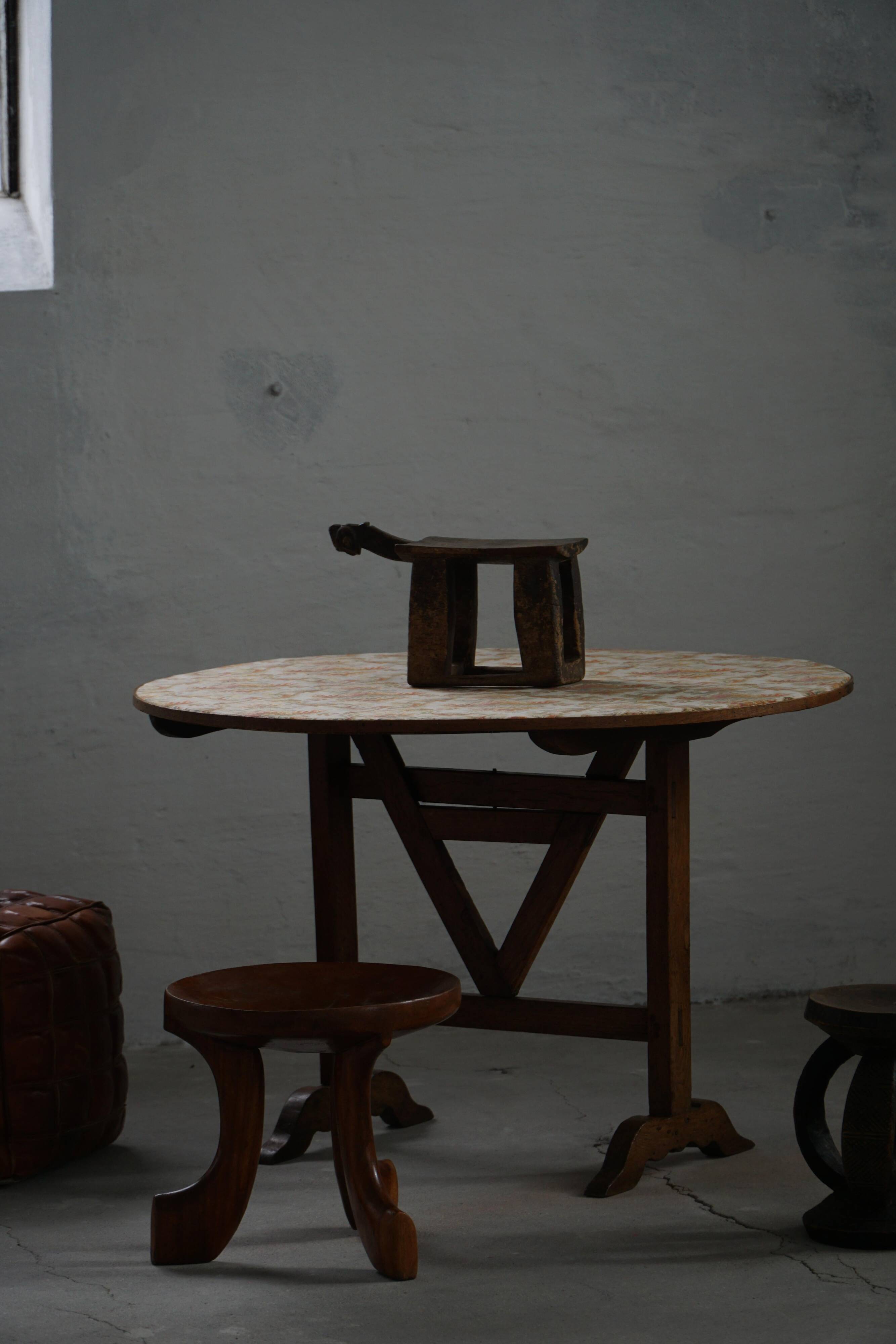 Lobi stool in carved wood from the early 20th century, Burkina Faso, Africa.