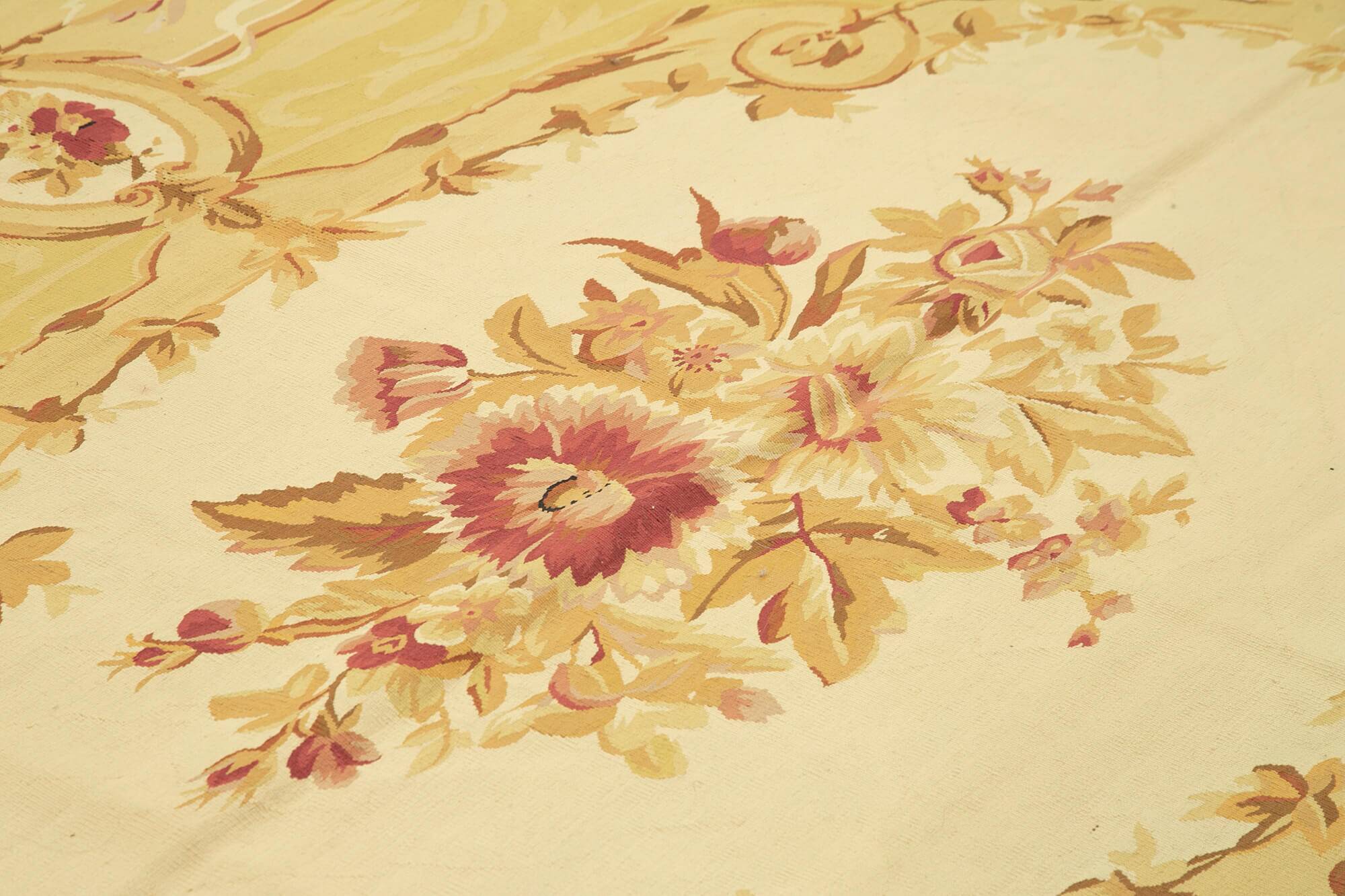 Handmade European Vintage Aubusson Kilim 271 cm x 362 cm