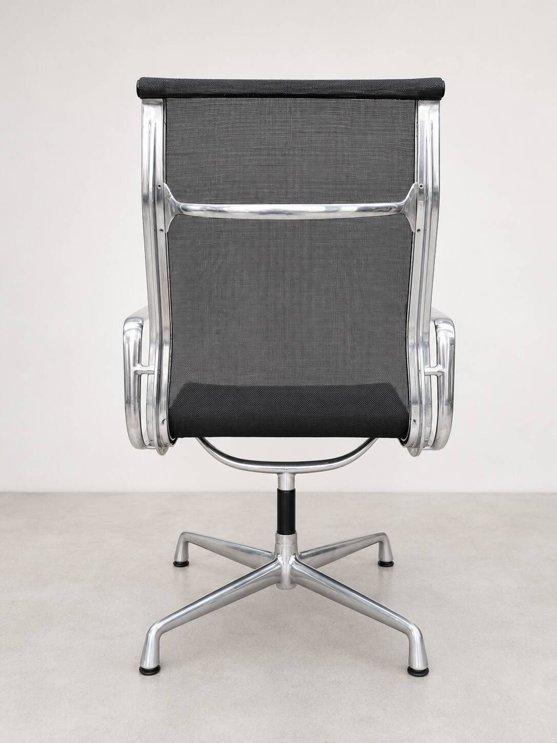 Charles Eames High-Back Aluminium Group Swivel Chair by ICF, Italy – Black