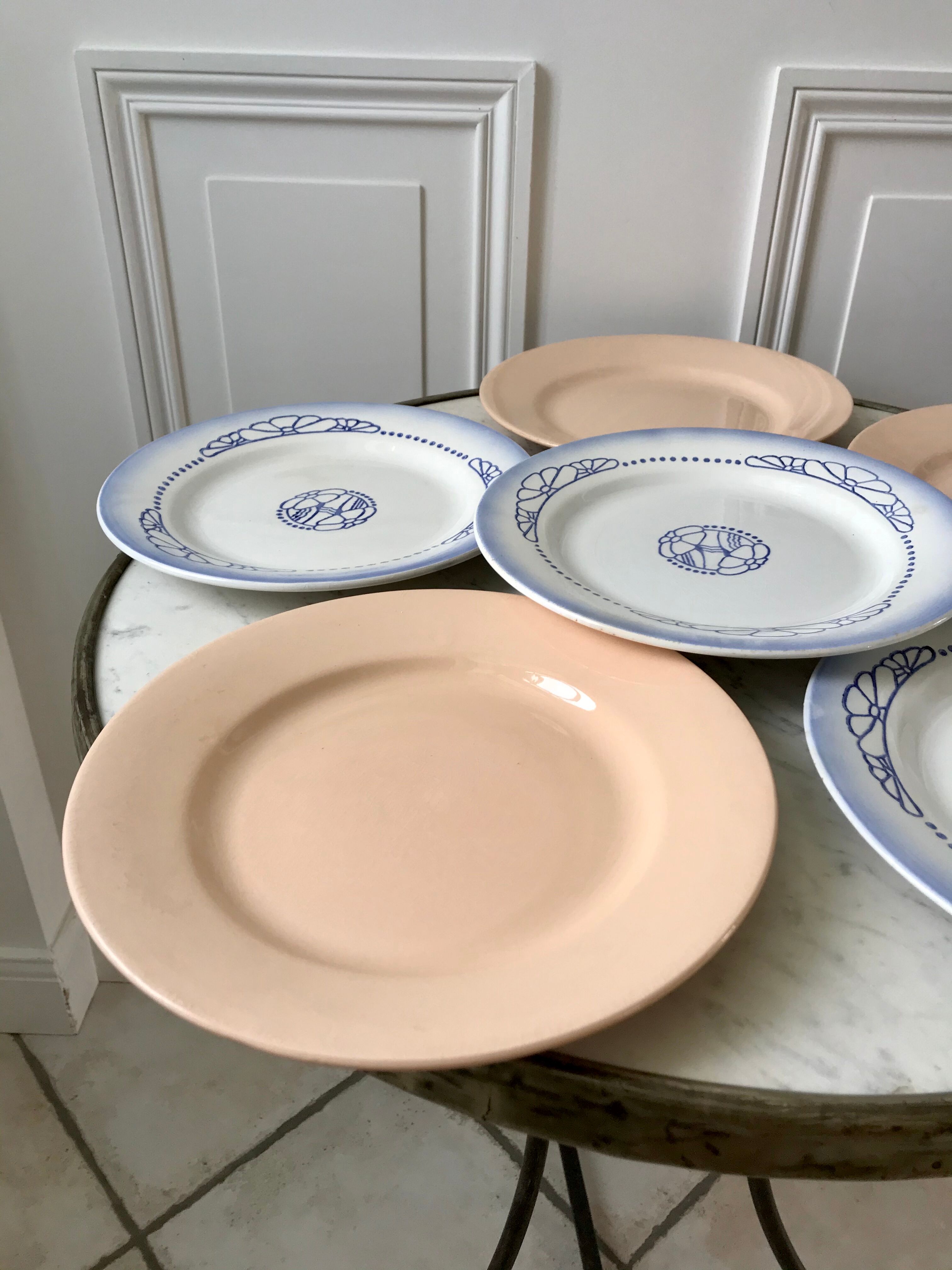 Lot de 6 assiettes plates dépareillées Digoin Sarreguemines  "Arroux" et rose poudré années 30-40