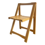 FOLDING CHAIR