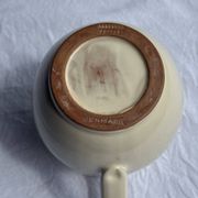 Pichet blanc vintage à frise végétale stylisée bleue H17,5