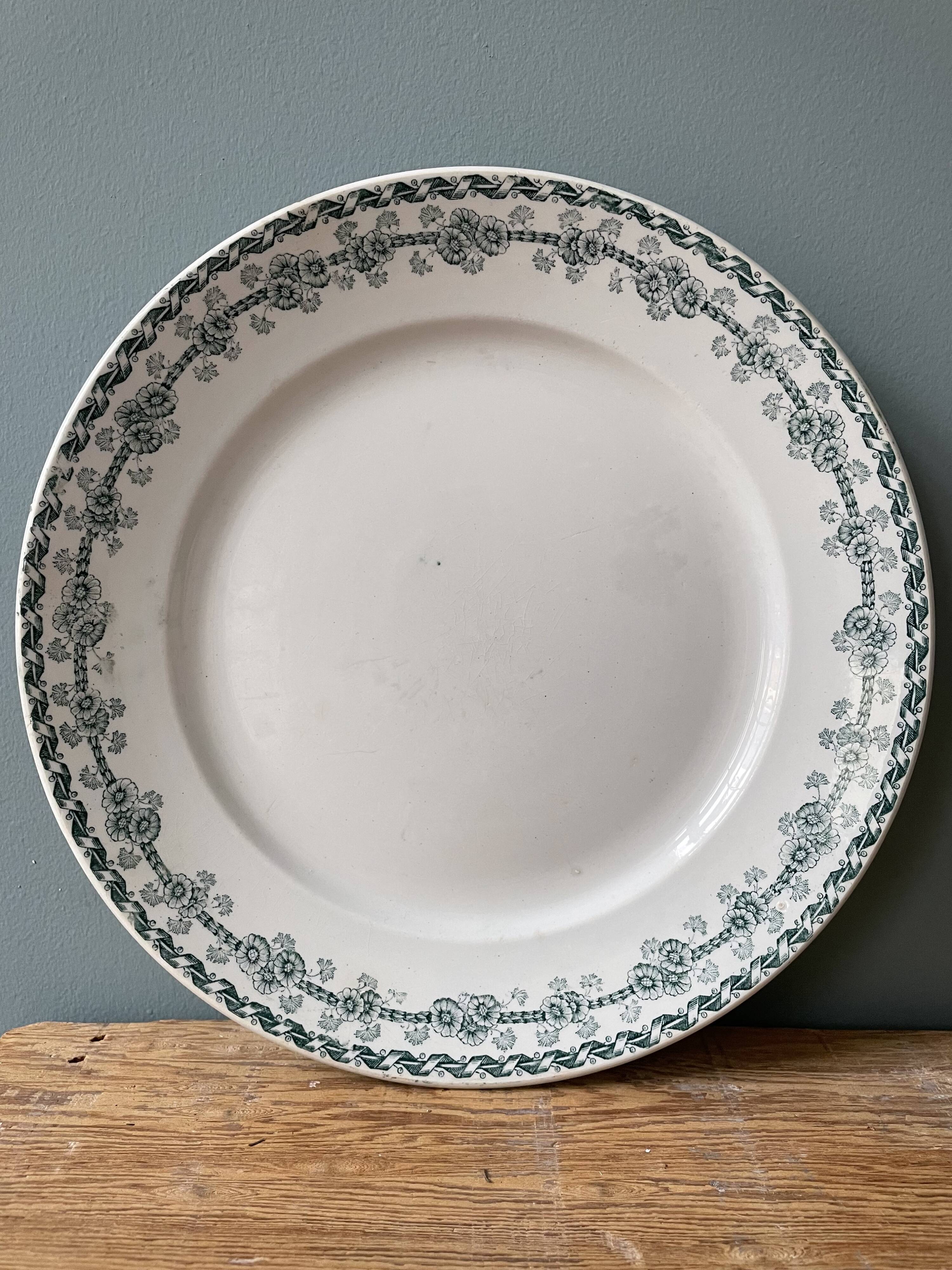 Ancient flat Iron Land With Lions of Earthenware, model "Georges"