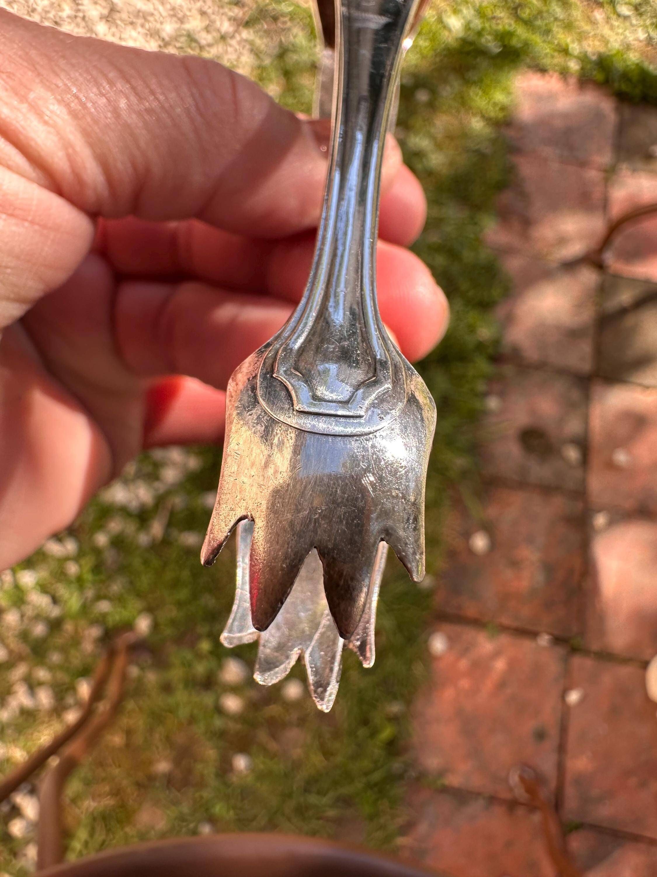 Vintage silver-plated sugar tongs by Gundart – Filigree decoration