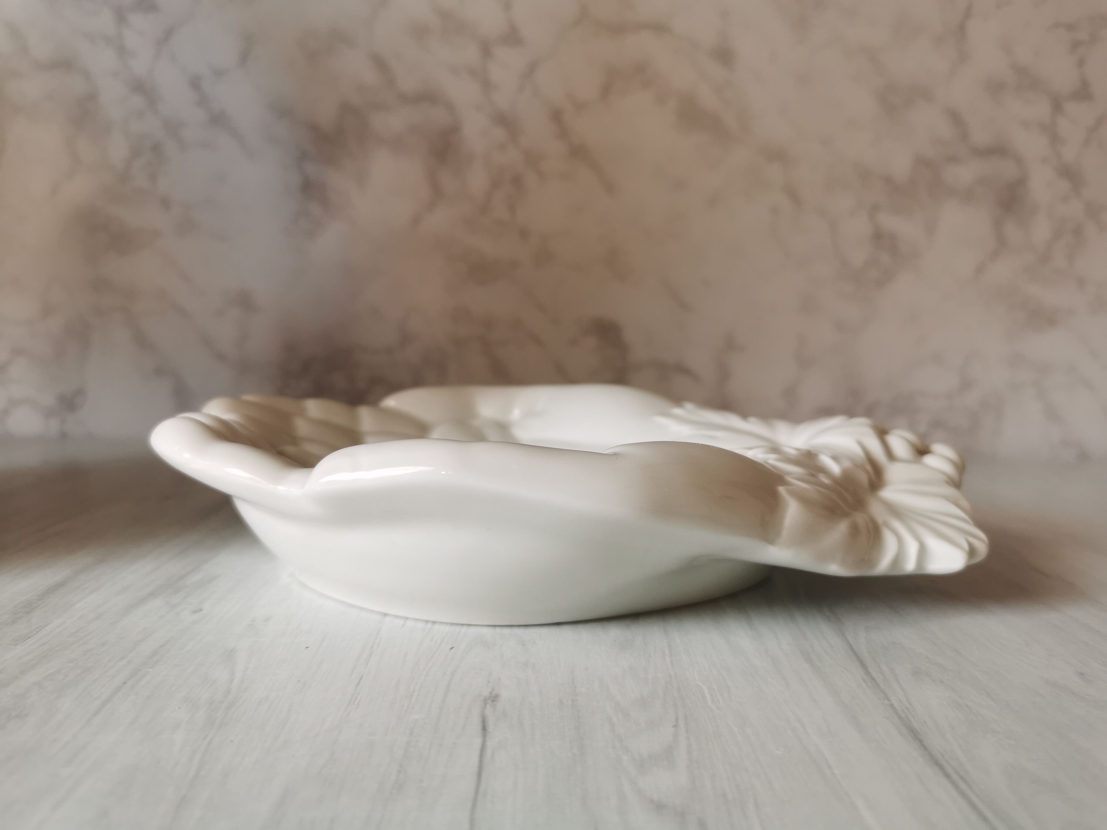 Empty pocket hands porcelain