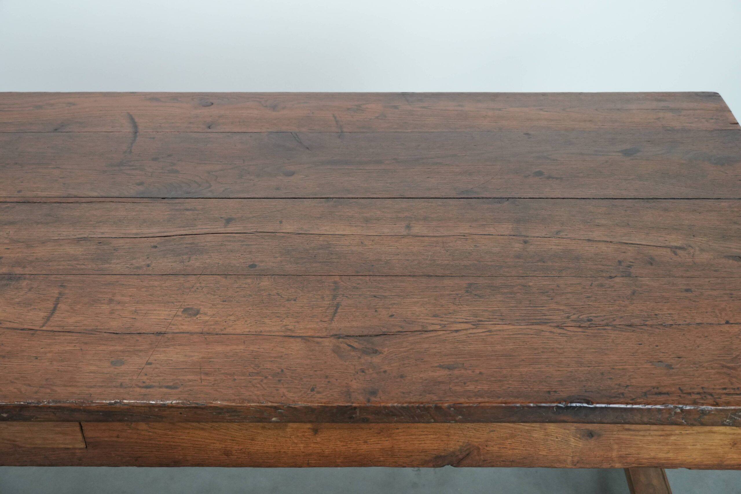Grande table à manger antique française pour 6 à 8 personnes.