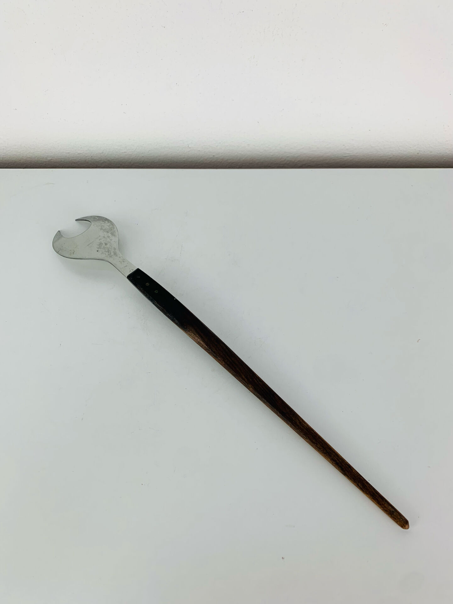 Scandinavian style service cutlery in teak and stainless steel