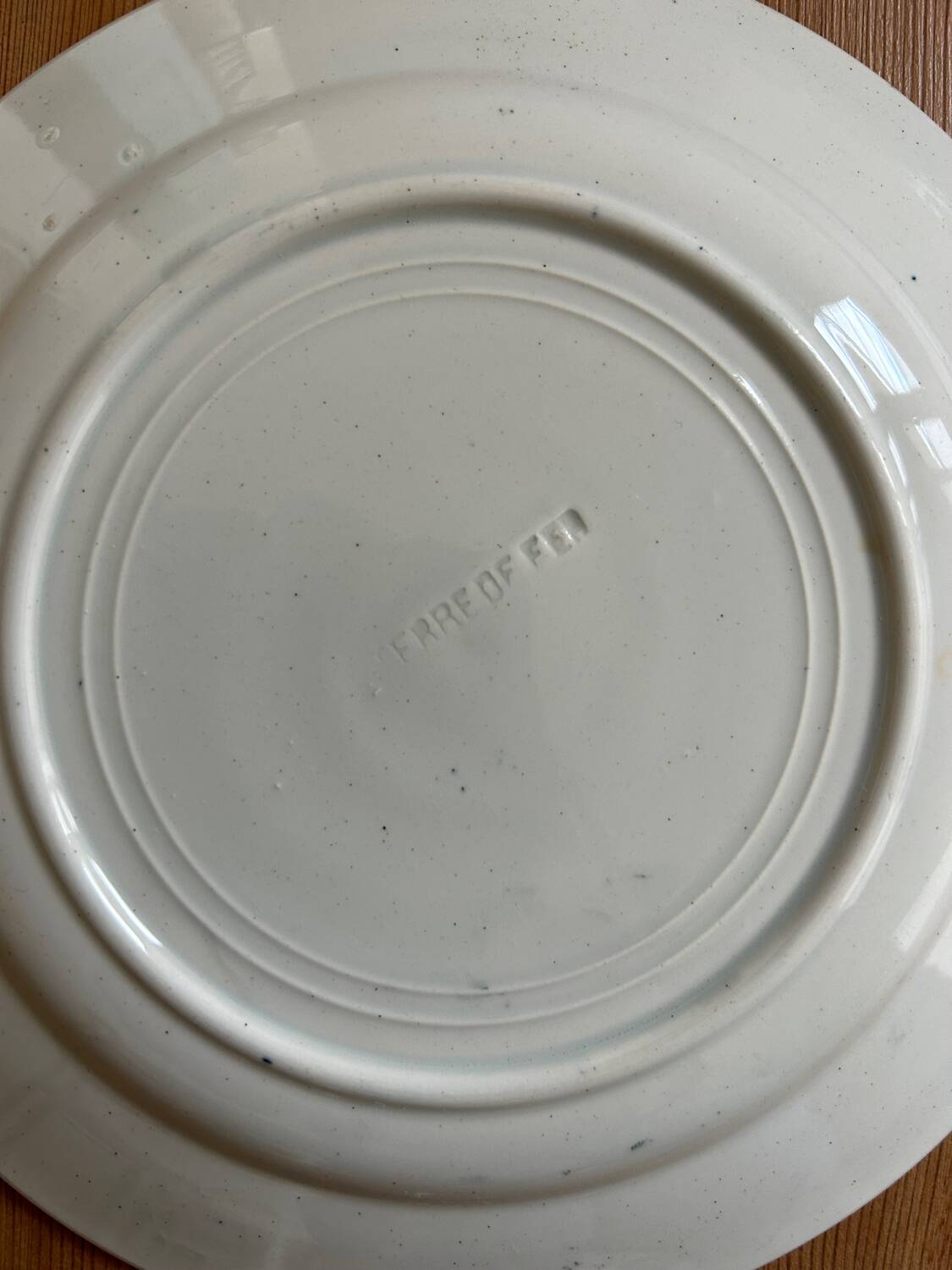 Series of 3 old flat plates “Terre de Fer”