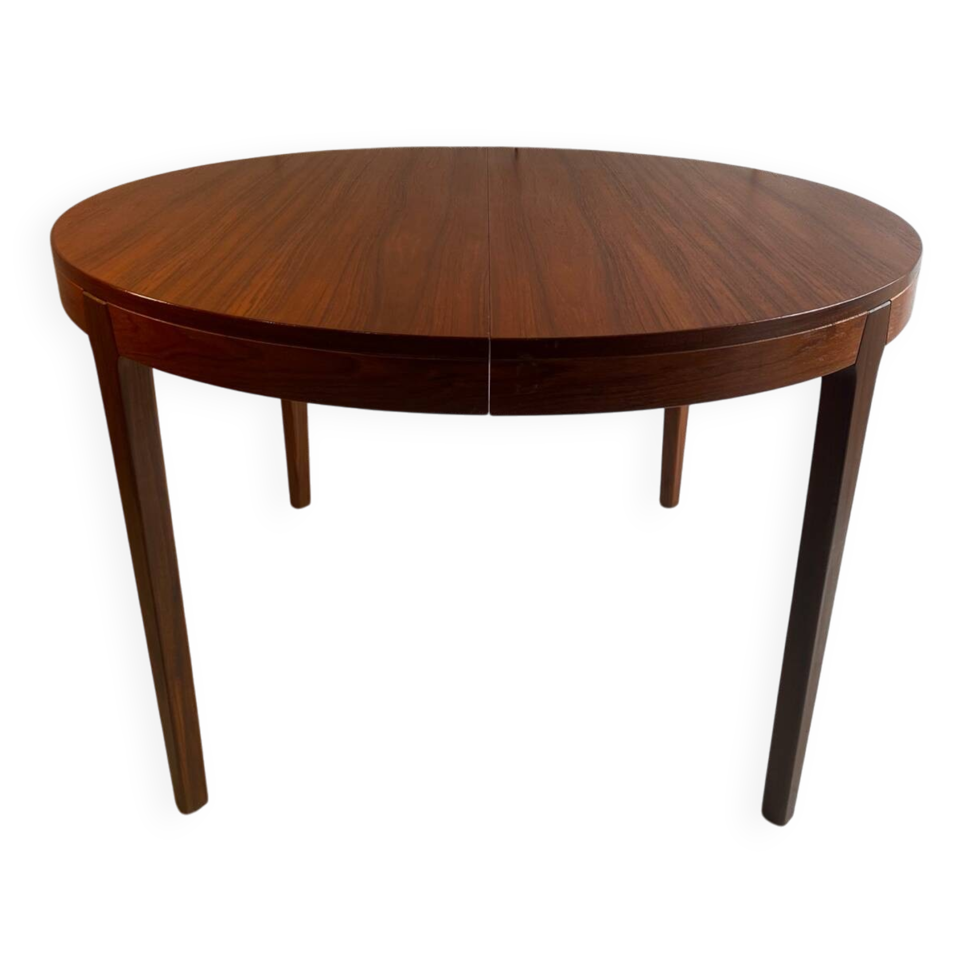 Scandinavian round table