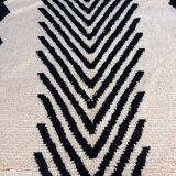 Handmade black and white Beni Ouraine rug, size 150 x 250 cm